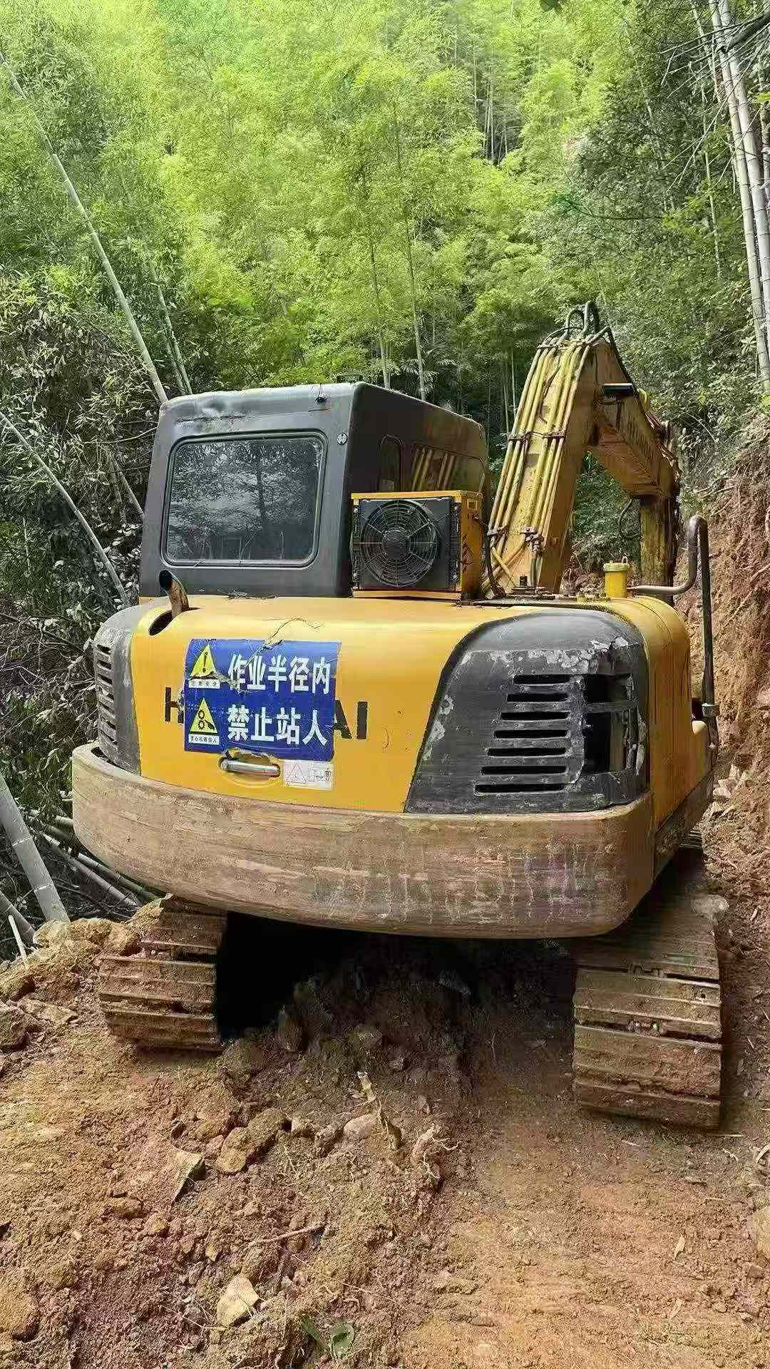 Compre Excavadora Hyundai R80G Usada / 2