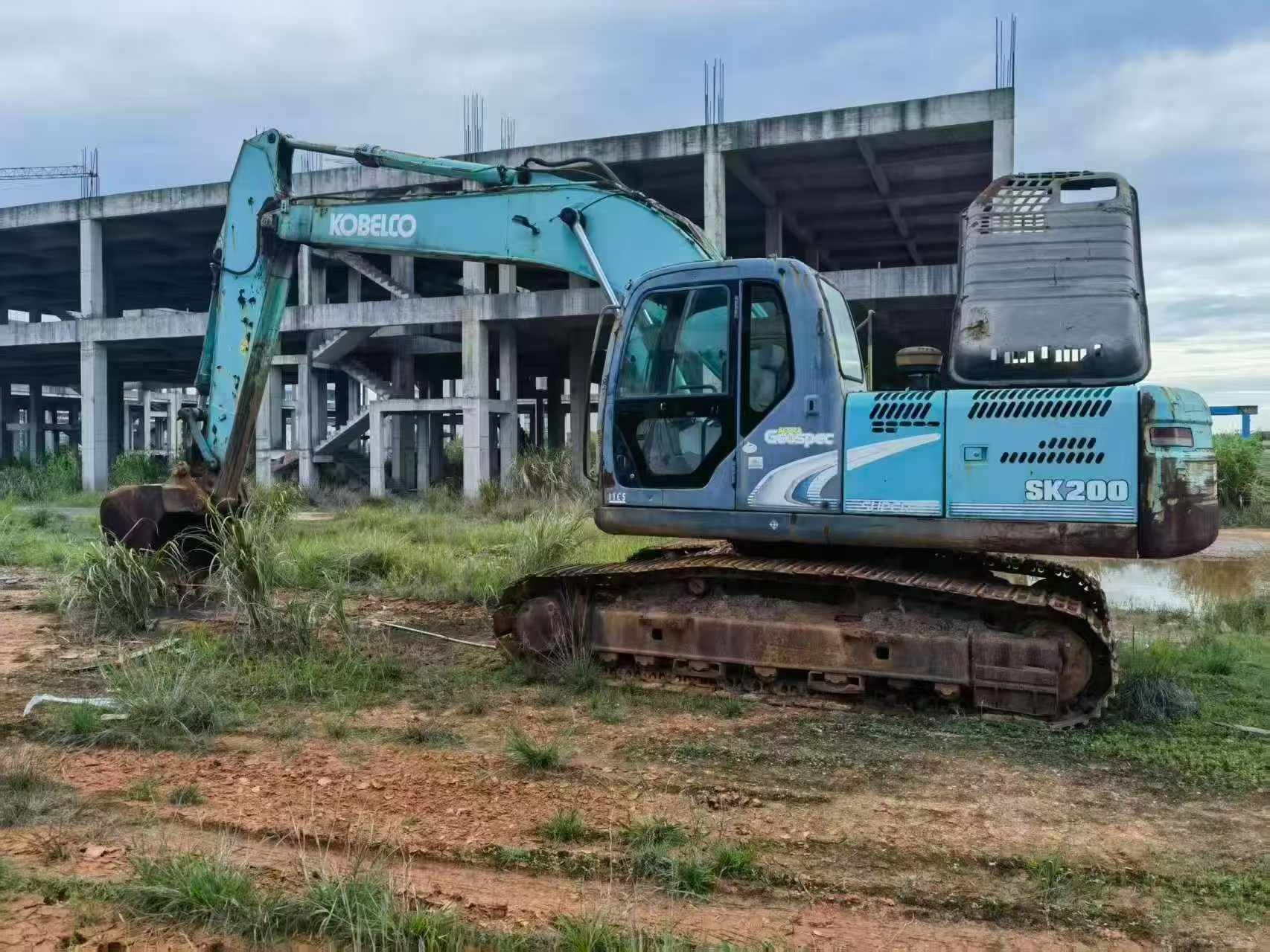 Купить Подержанный Экскаватор Kobelco SK200 / 6 Купить Подержанный Экскаватор Kobelco SK200 / 6