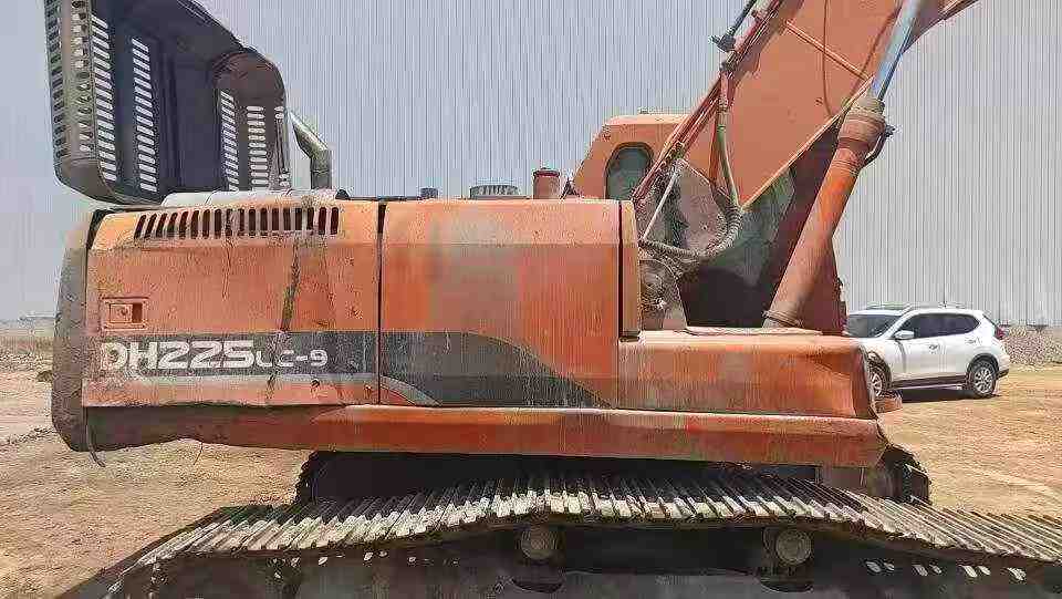 شراء حفارة Doosan DH225-7 مستعملة / 8