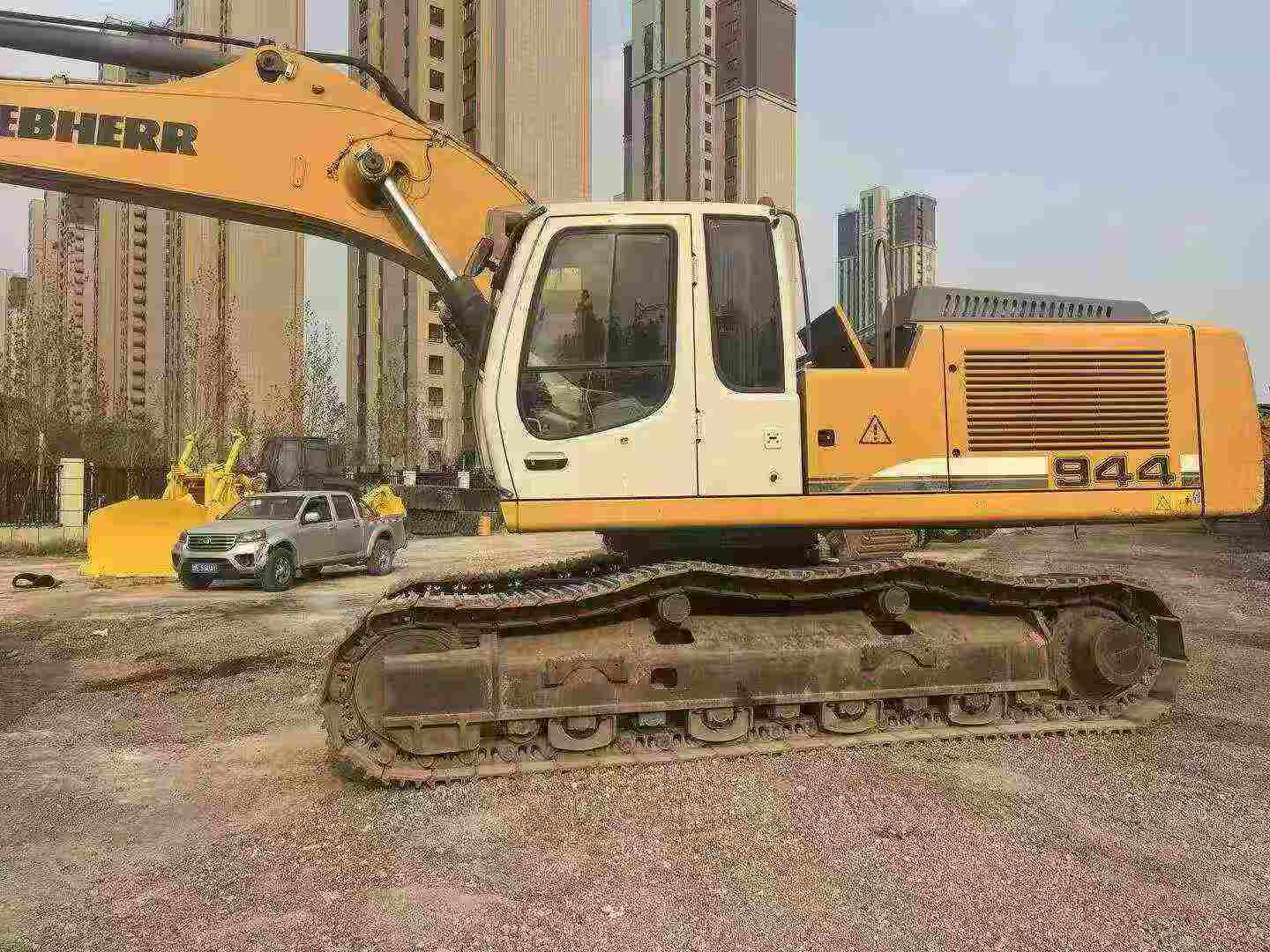 Buy Liebherr R944B Used Excavator