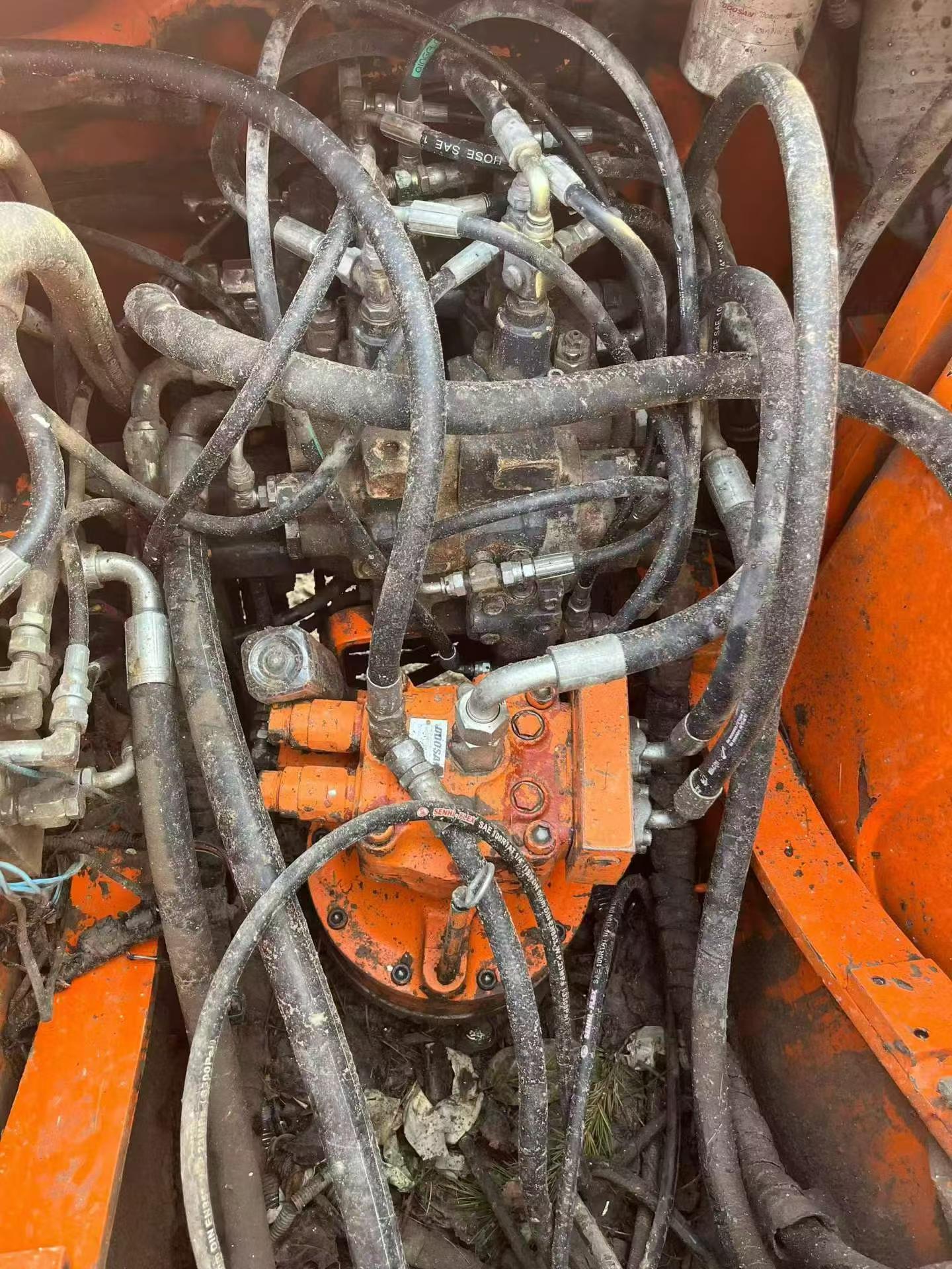 شراء حفارة Doosan DH150 مستعملة / 8