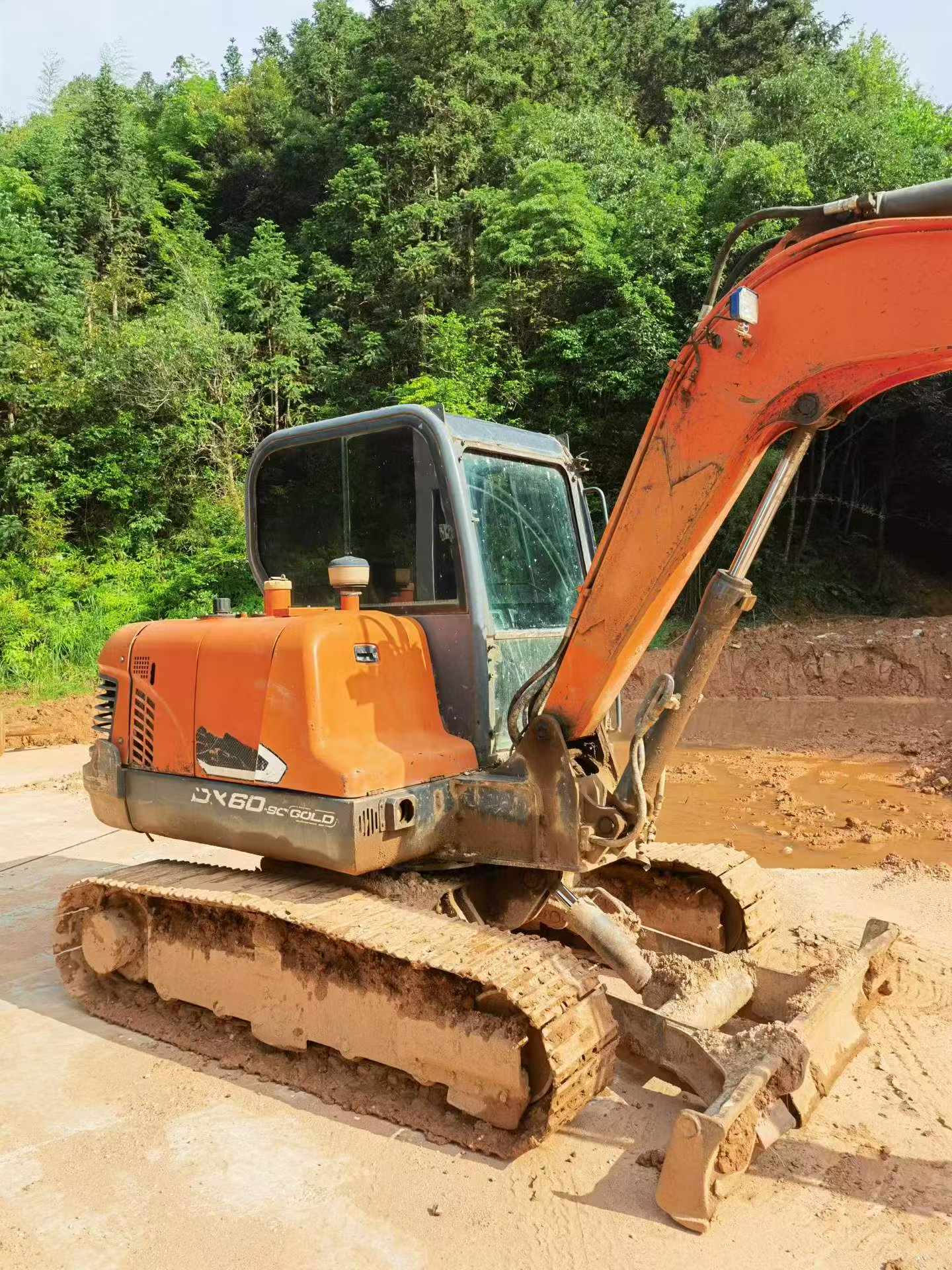شراء حفارة Doosan DH60 مستعملة / 2