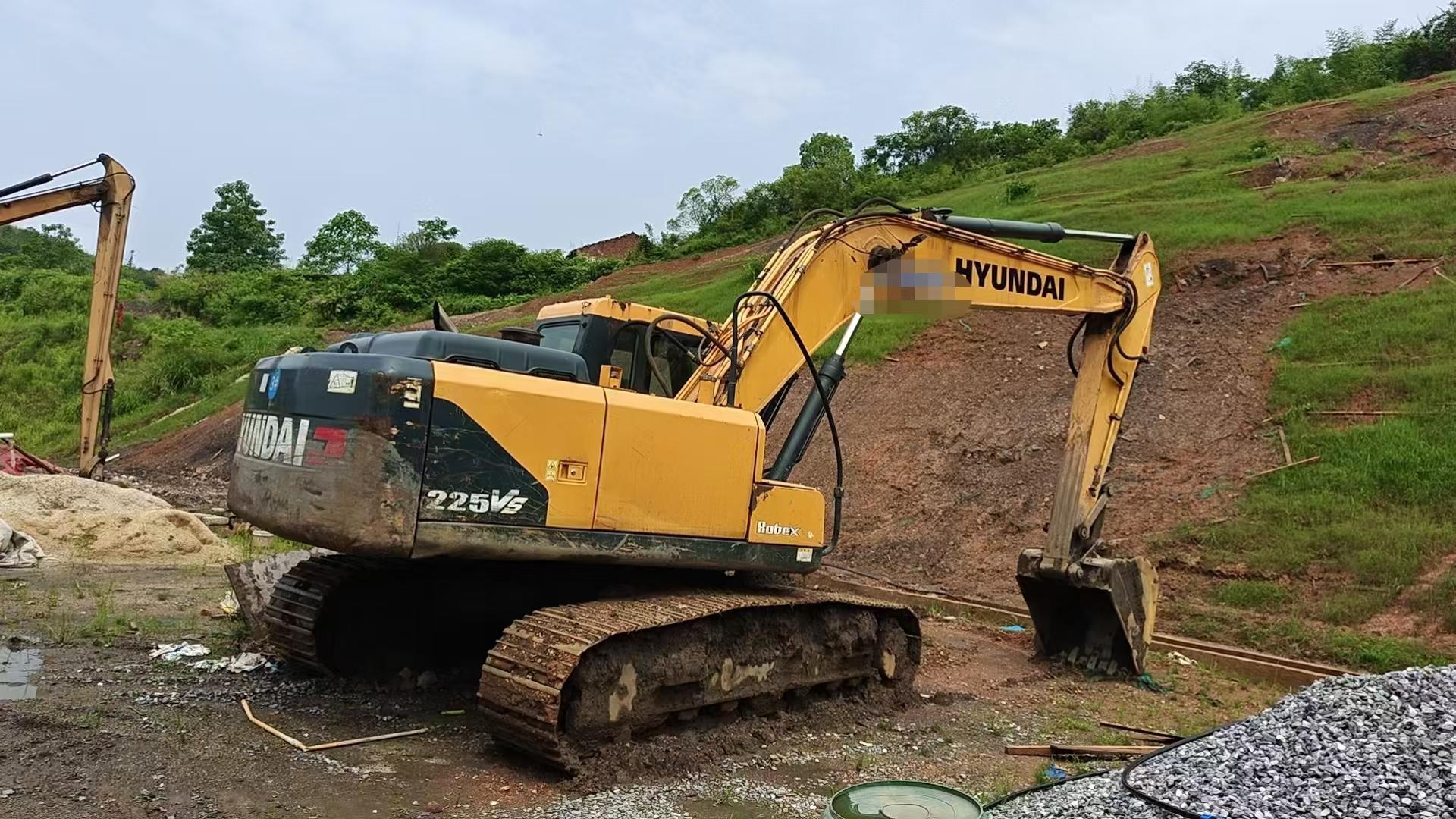 Buy Hyundai R215-7 Used Excavator / 3