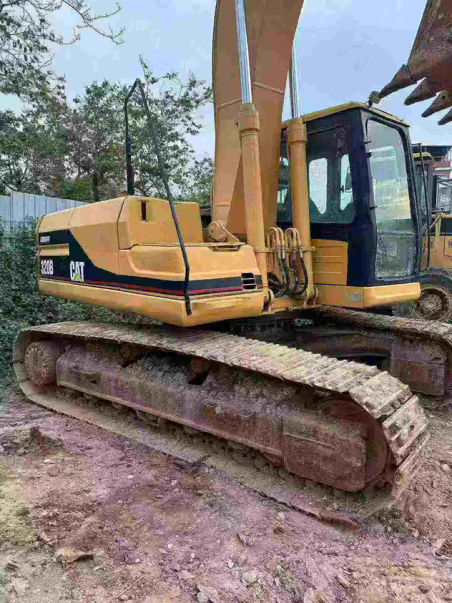 Buy Caterpillar 320B Used Excavator / 2