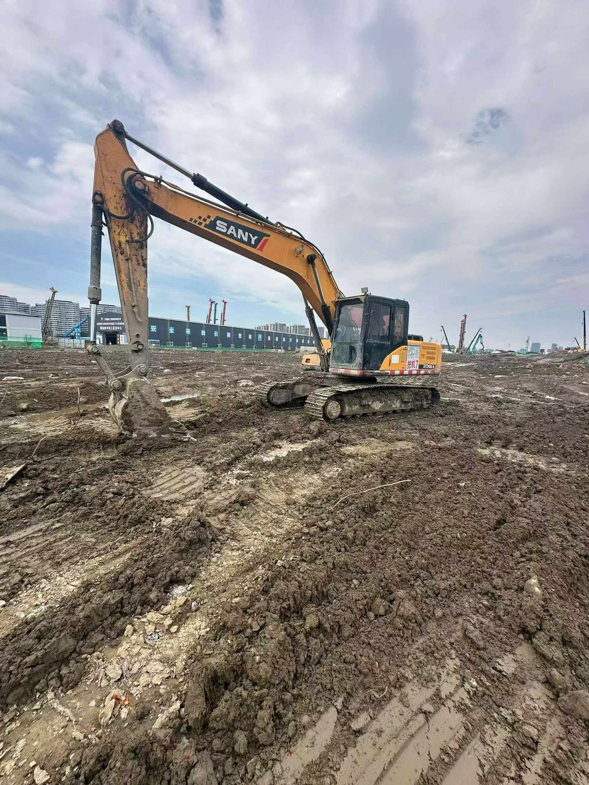 Buy Sany SY215C-8 Used Excavator / 3 Buy Sany SY215C-8 Used Excavator / 3