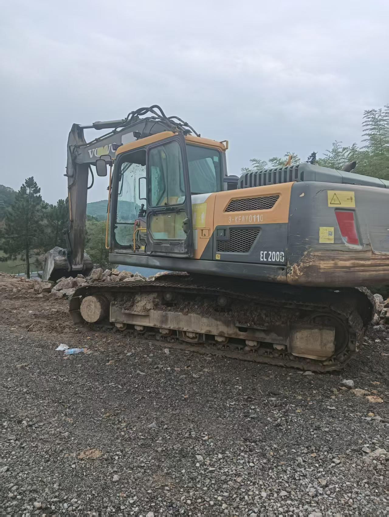 شراء حفارة Volvo EC15 مستعملة / 5