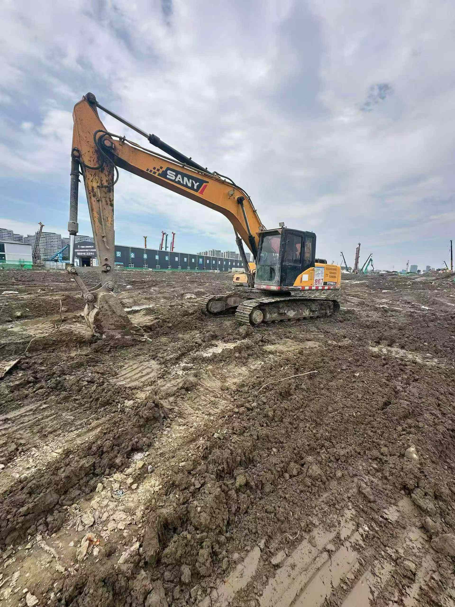 Buy Sany SY215C-8 Used Excavator / 3 Buy Sany SY215C-8 Used Excavator / 3