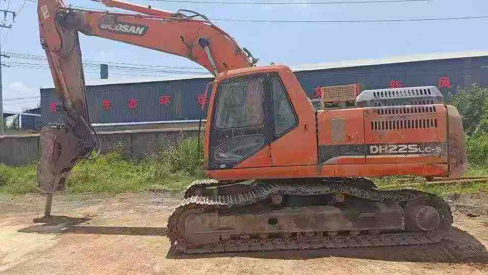 شراء حفارة Doosan DH225-7 مستعملة / 9