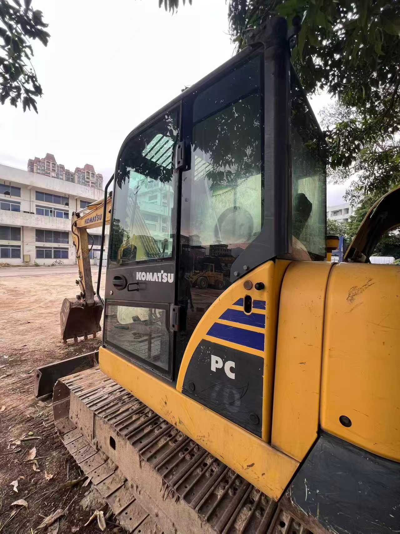 Buy Komatsu PC56-7 Used Excavator / 2