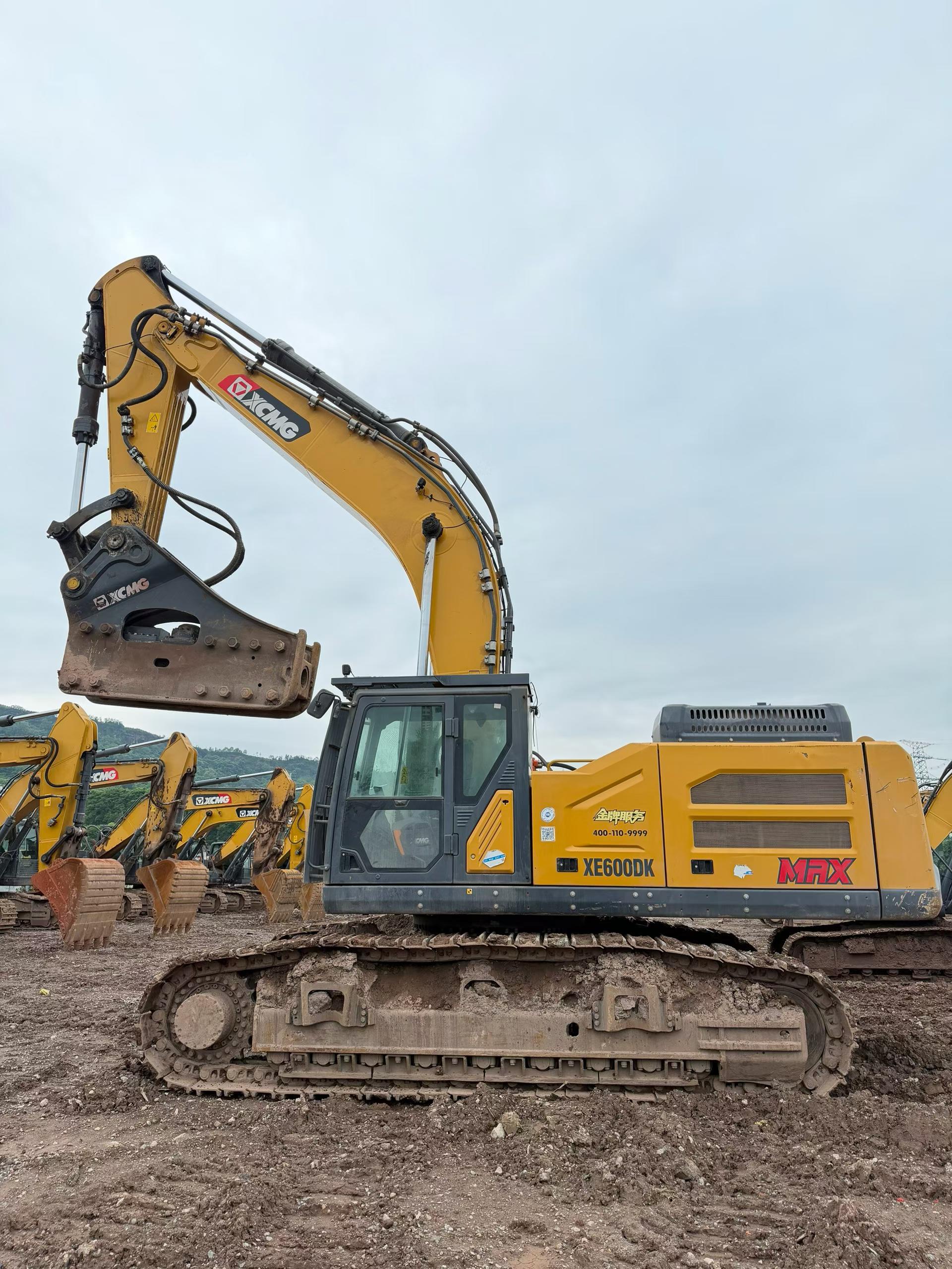شراء حفارة XCMG XE600DK مستعملة / 2