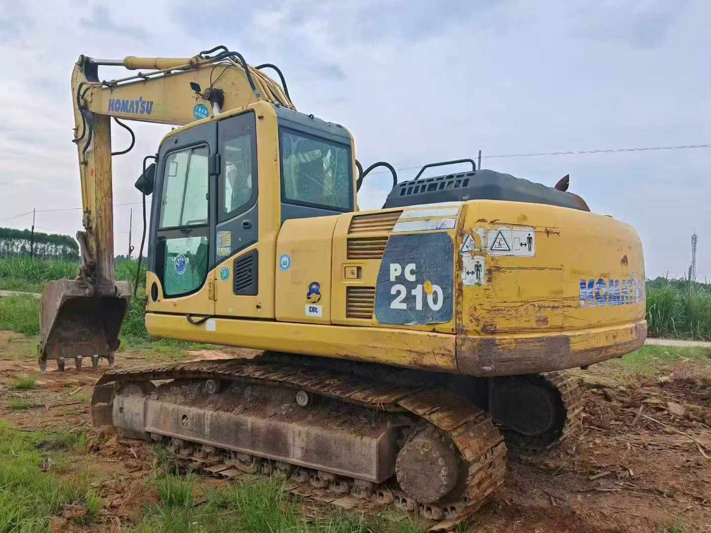 Buy Komatsu PC200-8 Used Excavator Buy Komatsu PC200-8 Used Excavator