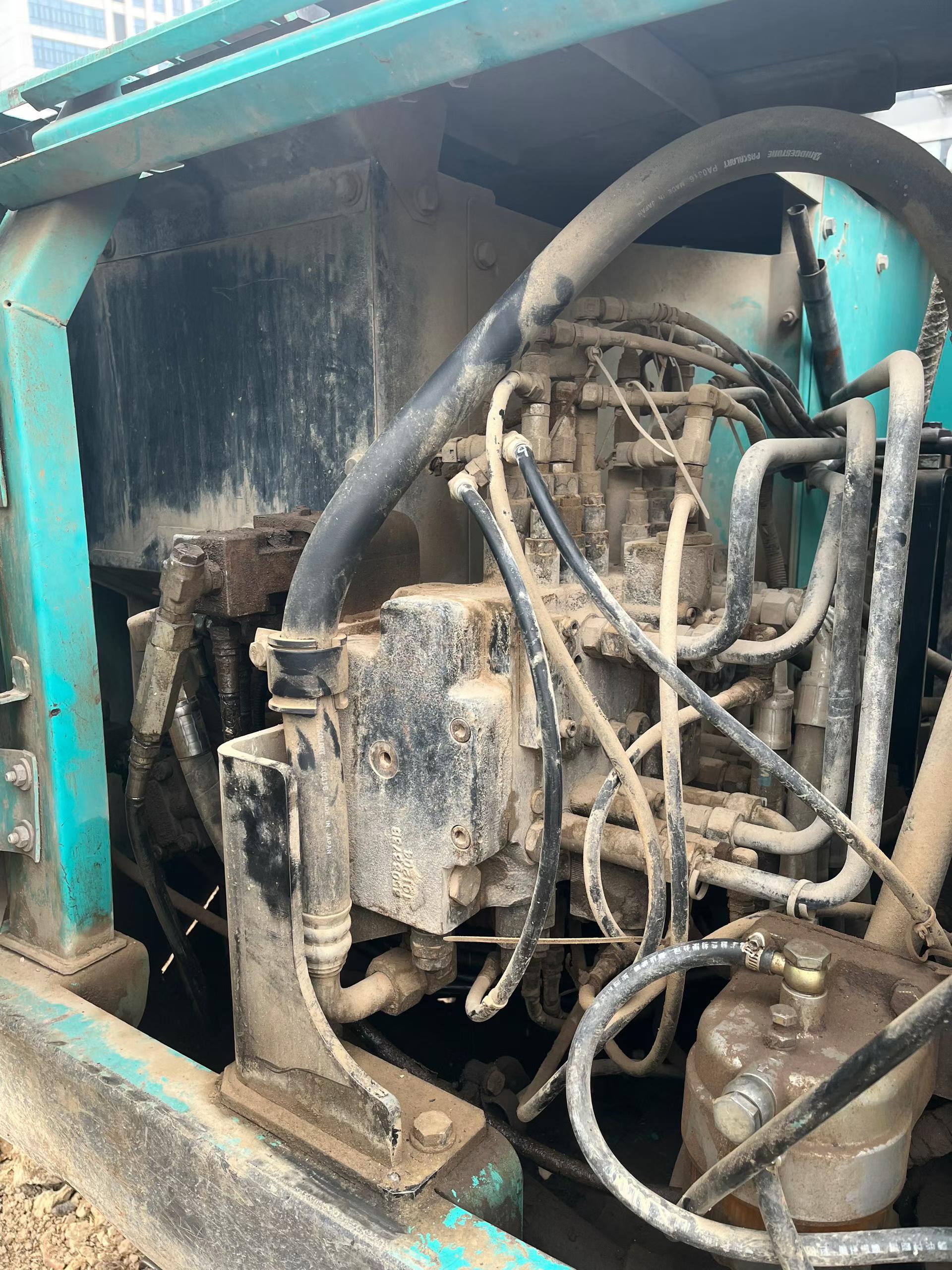 شراء حفارة Kobelco SK75 مستعملة / 6