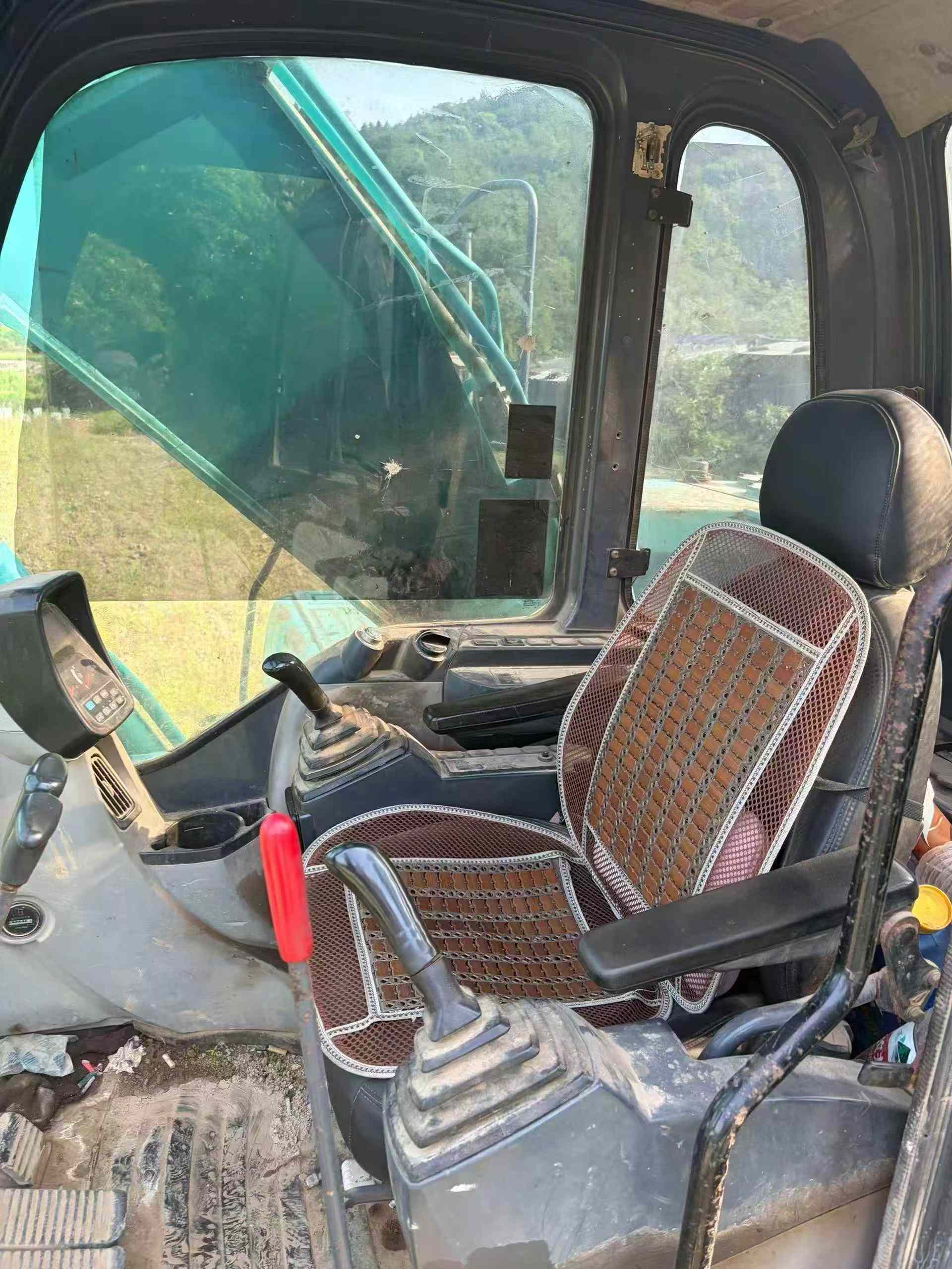 Купить Подержанный Экскаватор Kobelco SK200 / 6 Купить Подержанный Экскаватор Kobelco SK200 / 6