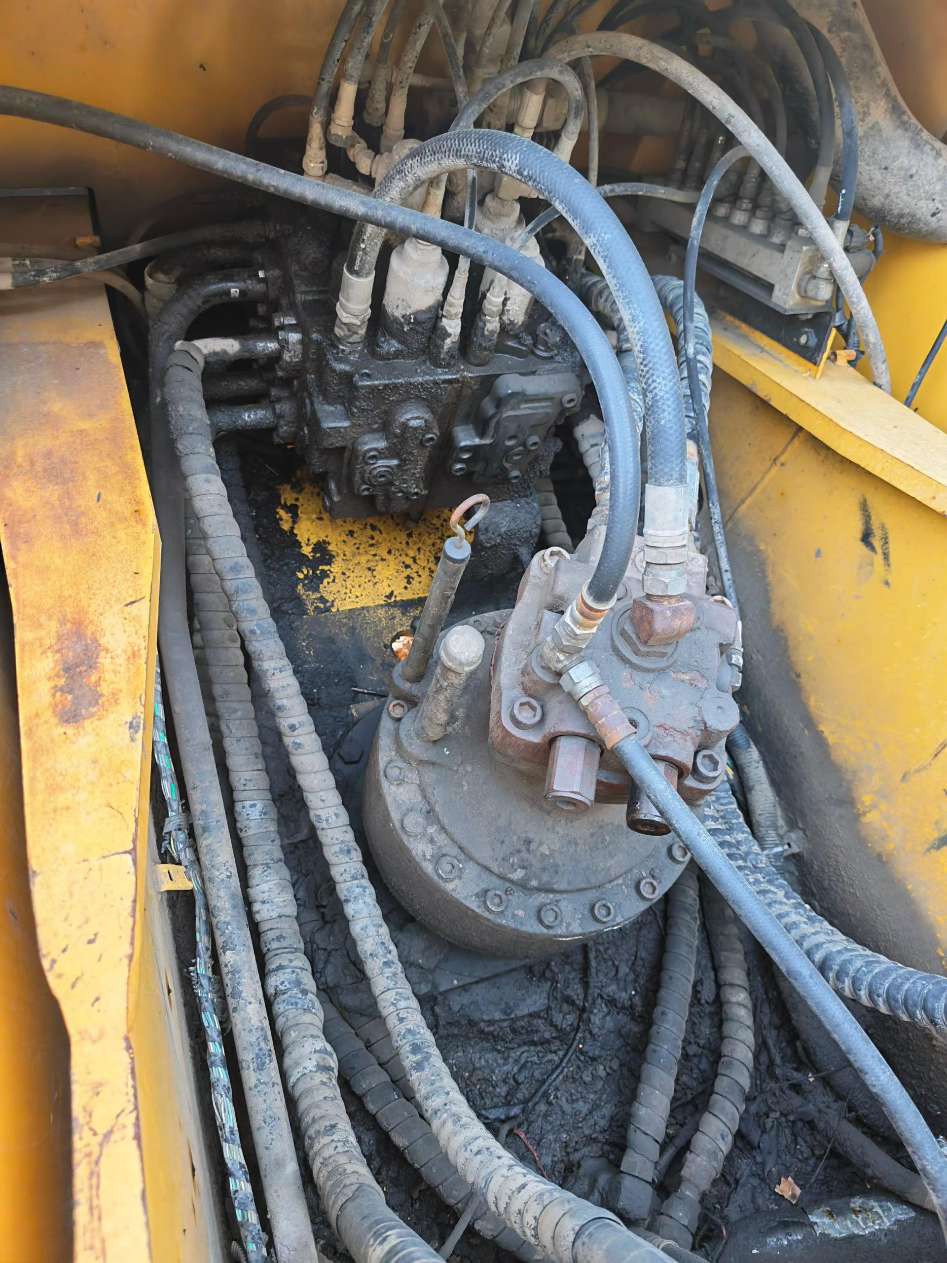 Buy Kobelco SK270D Used Excavator / 5