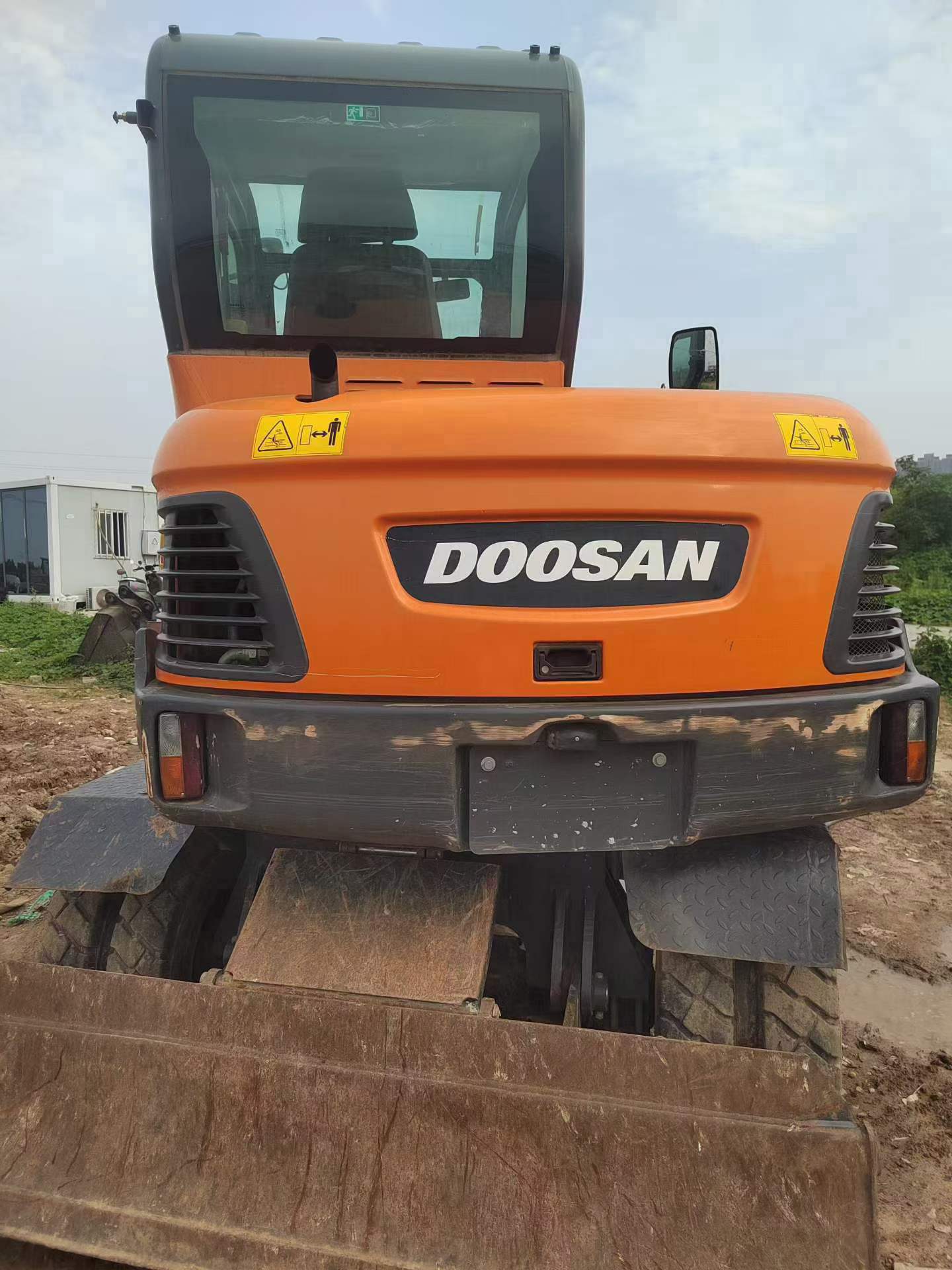 شراء حفارة Doosan DH60 مستعملة / 2
