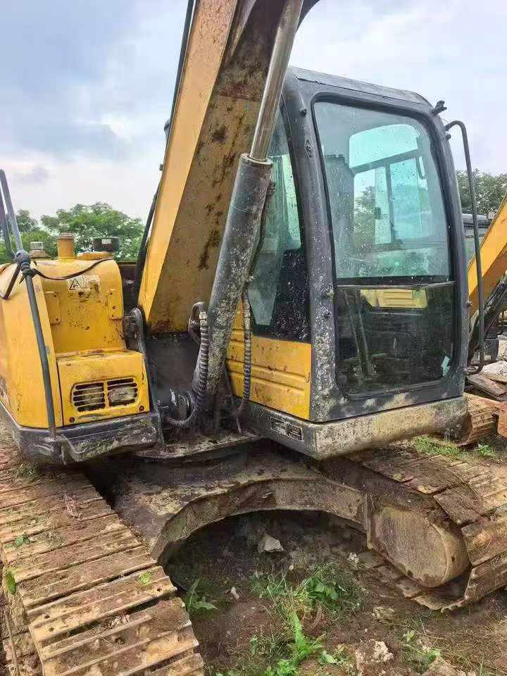 شراء حفارة XCMG XE75C مستعملة / 6