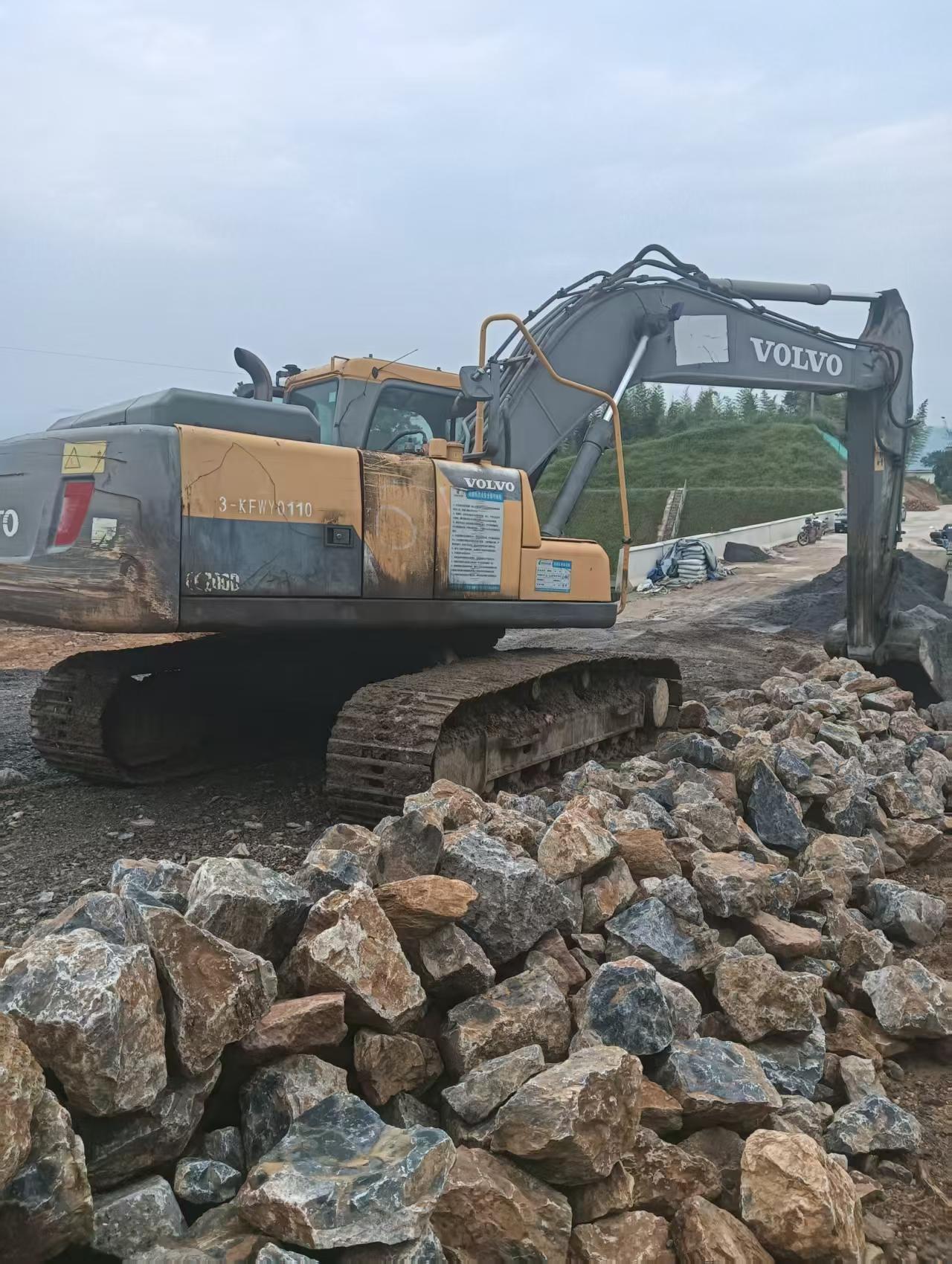 شراء حفارة Volvo EC15 مستعملة / 8