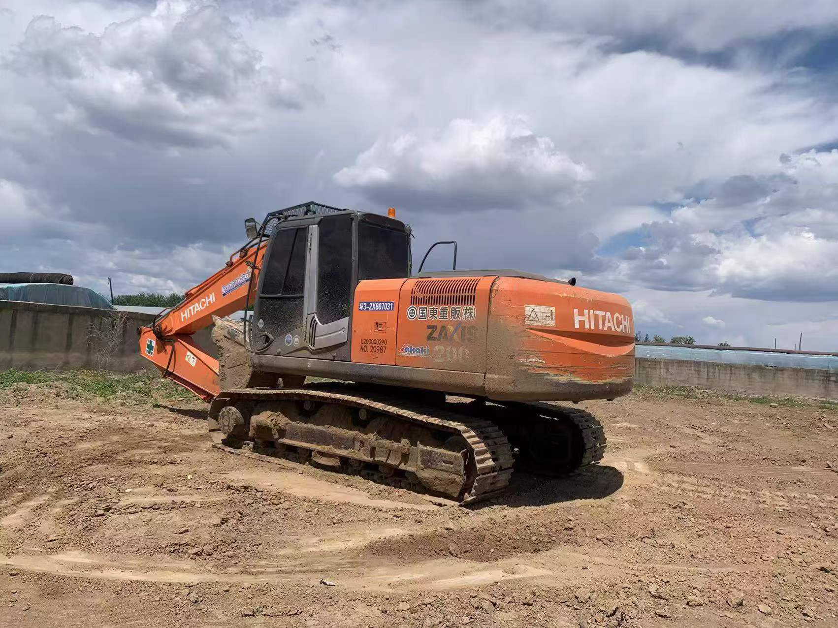Compre Escavadeira Hitachi ZX200-3 Usada / 2