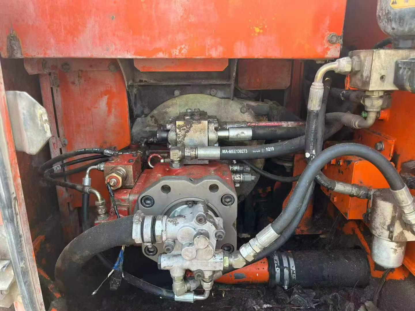شراء حفارة Doosan DH150 مستعملة / 6