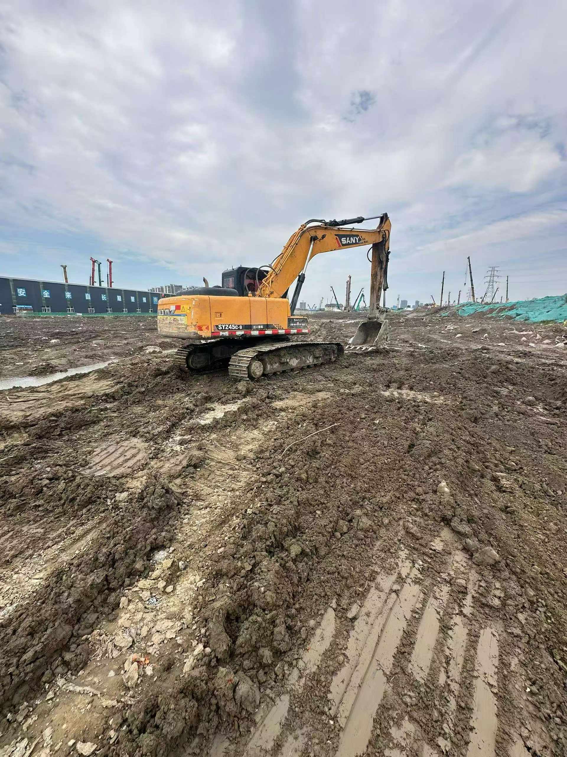Buy Sany SY215C-8 Used Excavator / 4 Buy Sany SY215C-8 Used Excavator / 4