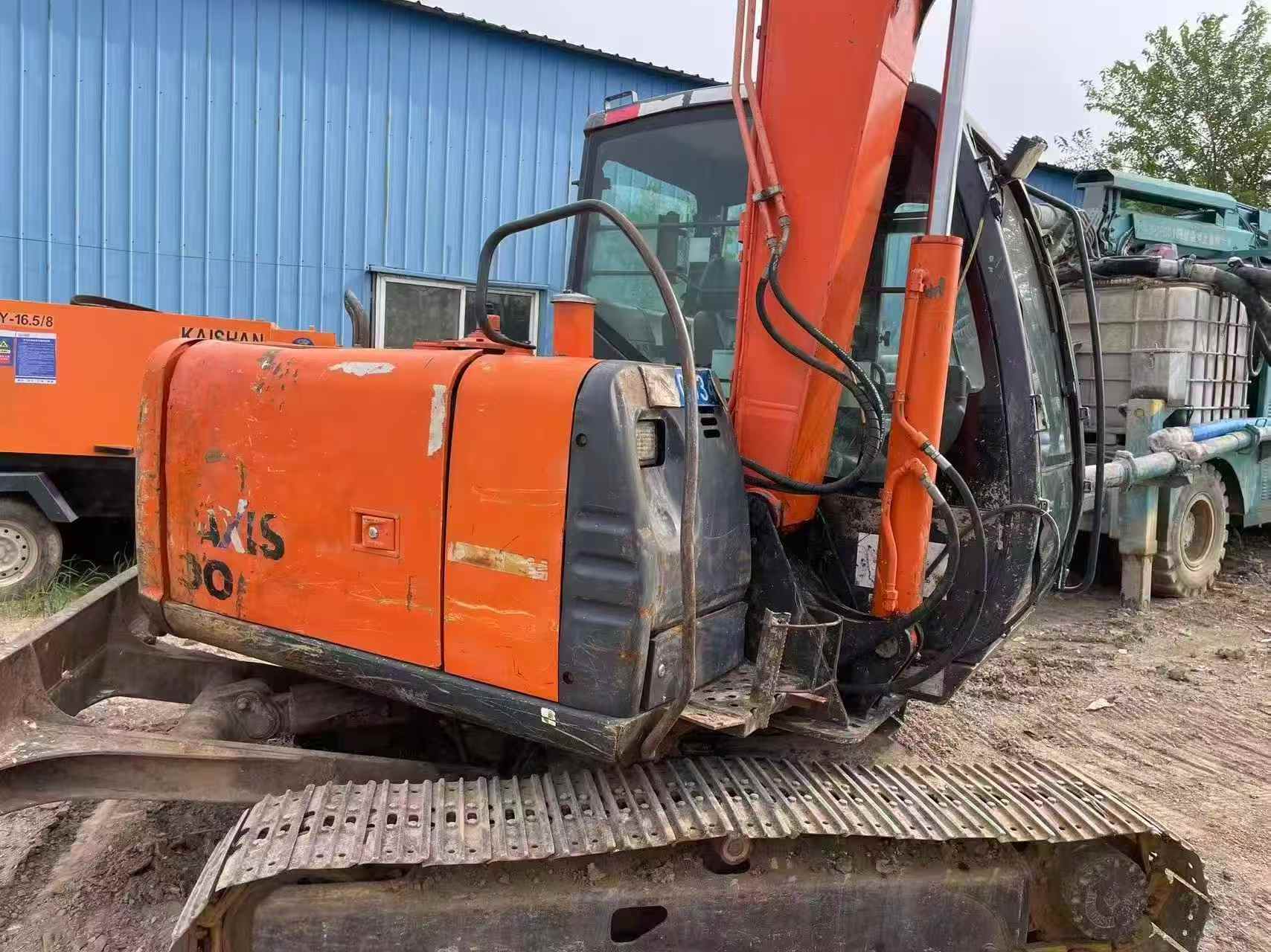 شراء حفارة Hitachi ZX60 مستعملة / 5