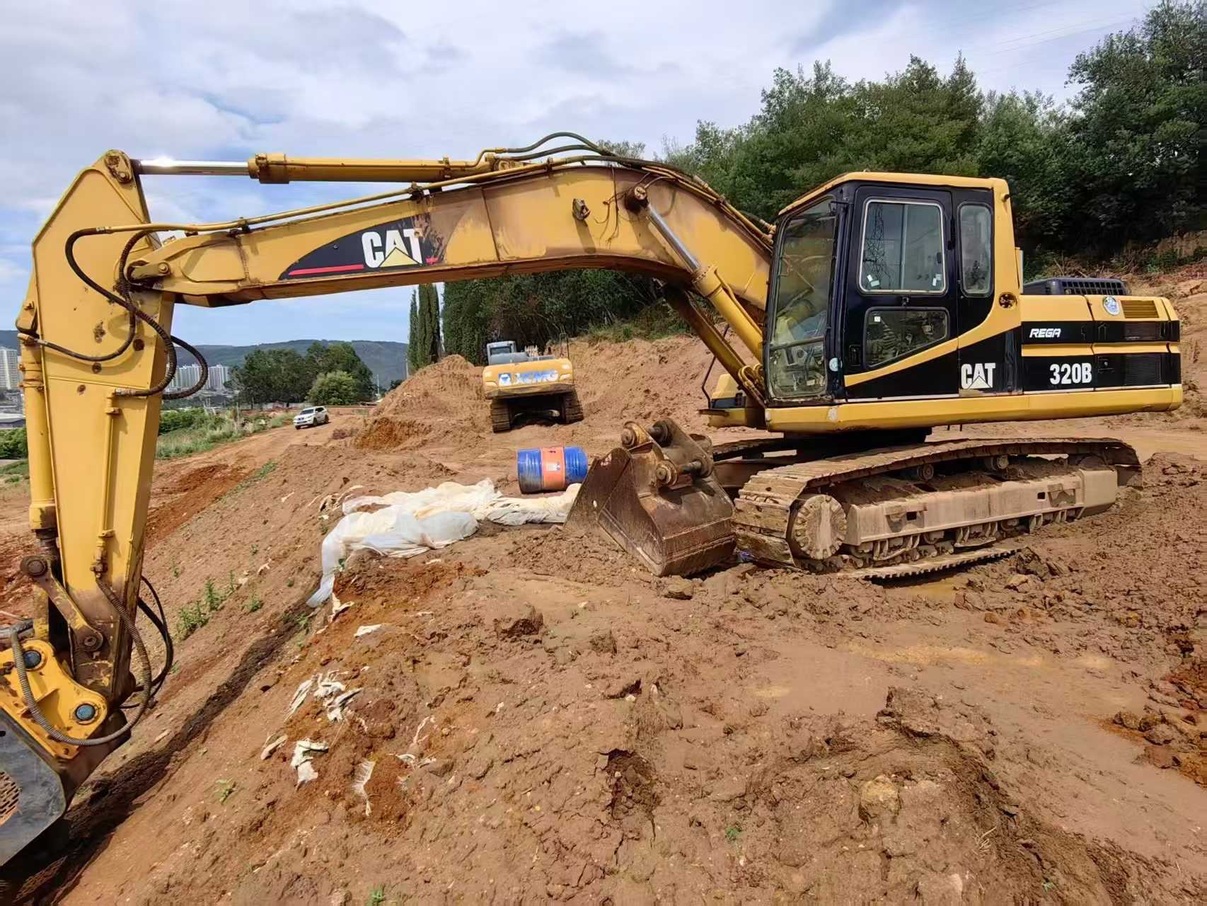 Buy Caterpillar 320B Used Excavator / 2