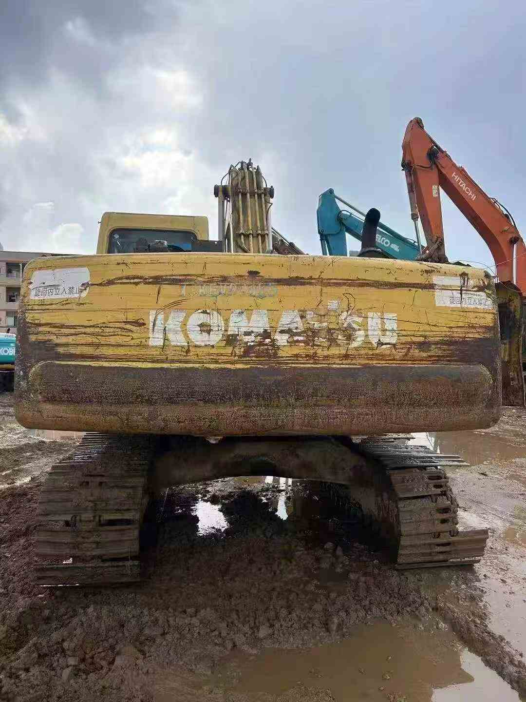 Buy Komatsu PC200-6 Used Excavator