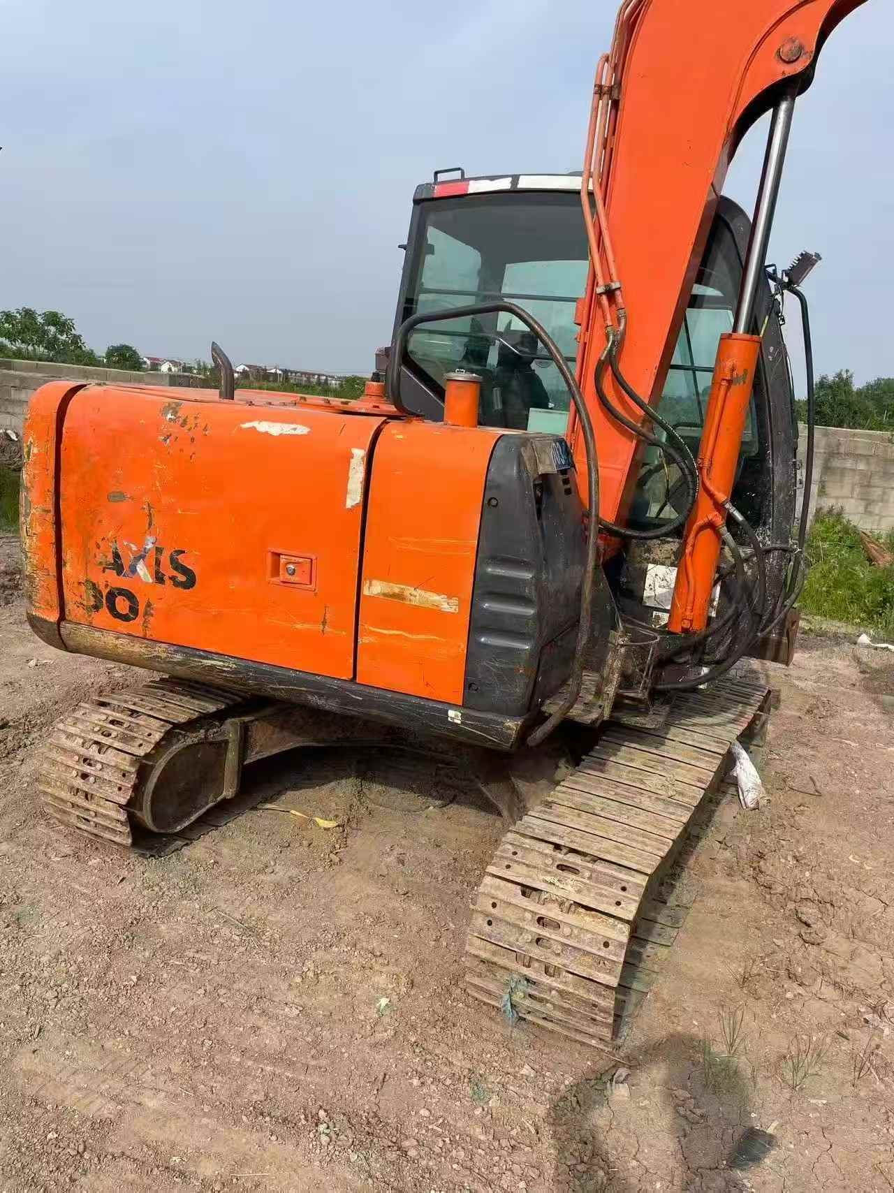 شراء حفارة Hitachi ZX60 مستعملة / 2