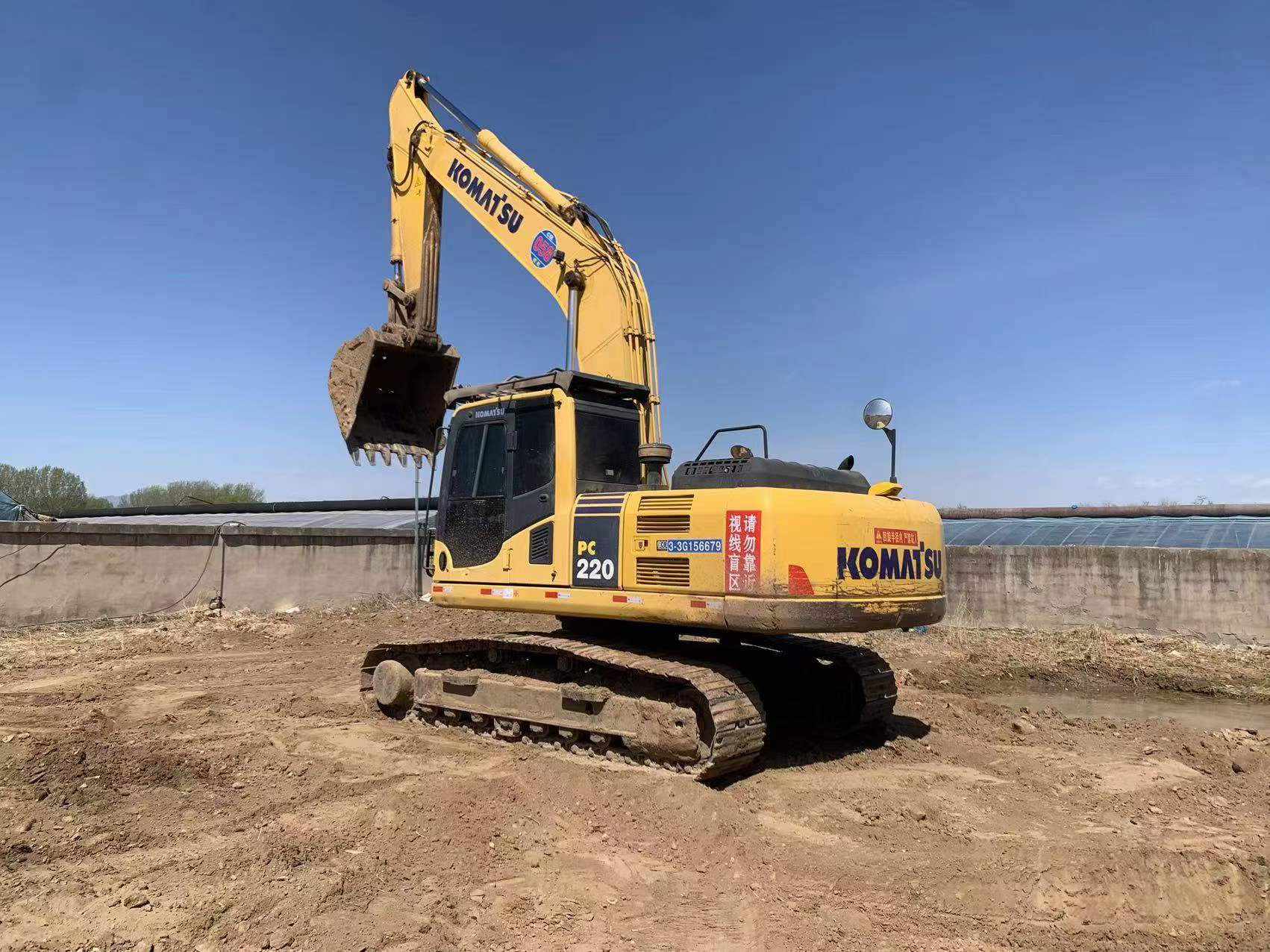 Buy Komatsu PC220 Used Excavator / 2 Buy Komatsu PC220 Used Excavator / 2