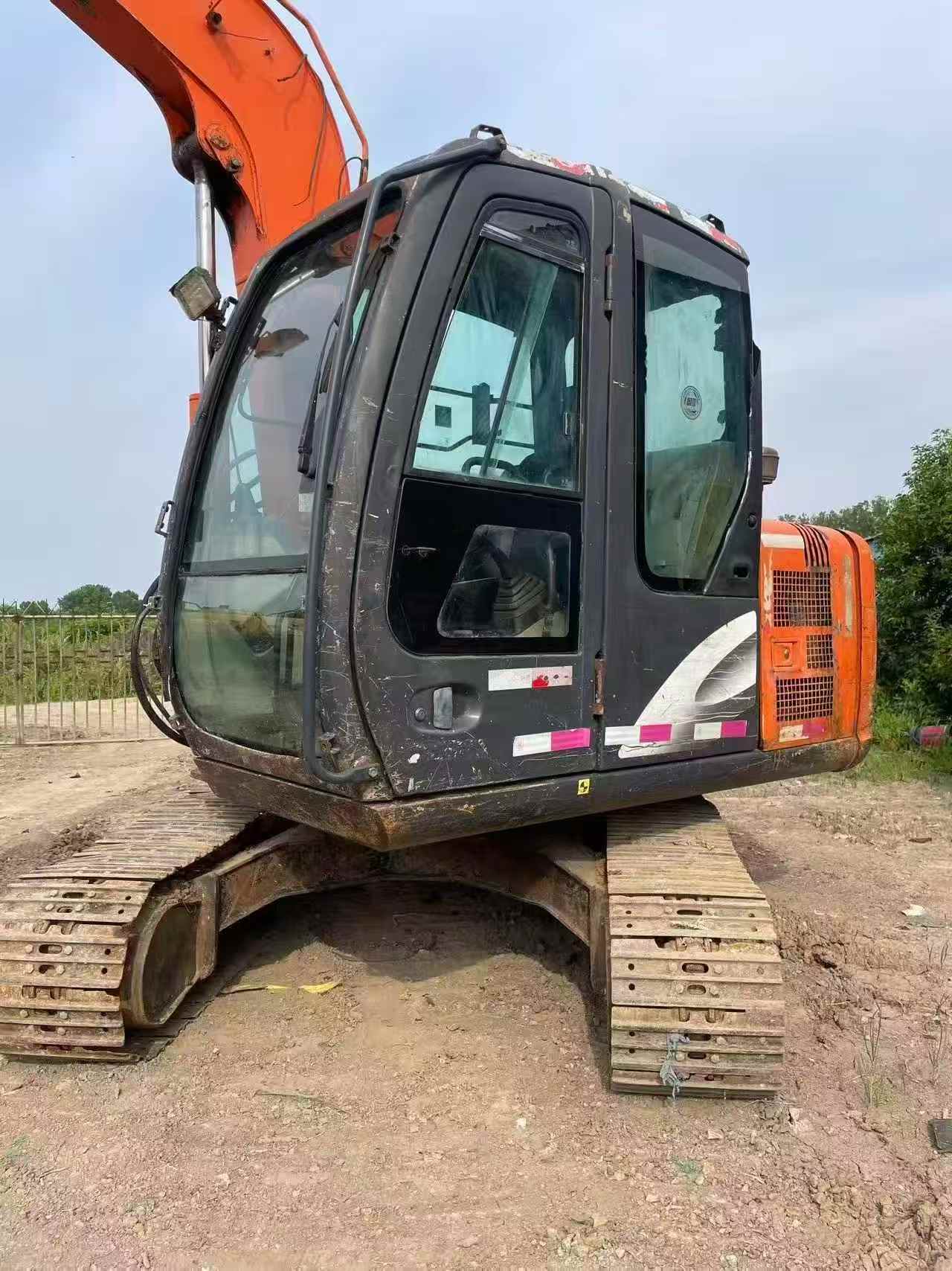 شراء حفارة Hitachi ZX60 مستعملة / 4