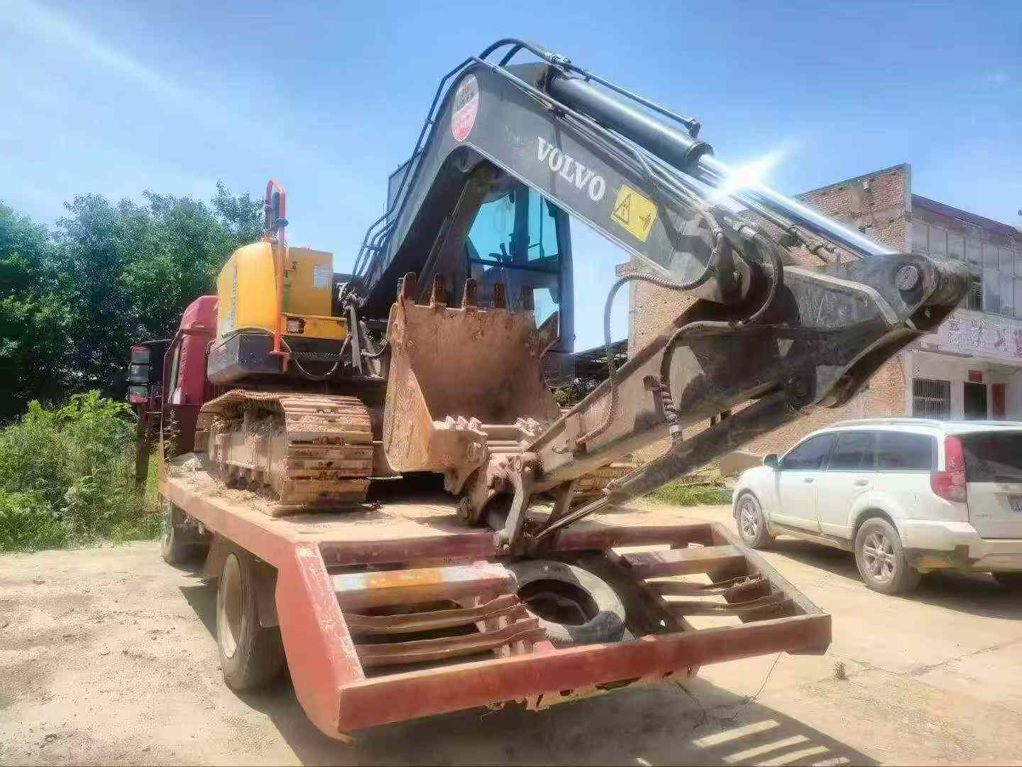 شراء حفارة Volvo EC75D مستعملة / 3
