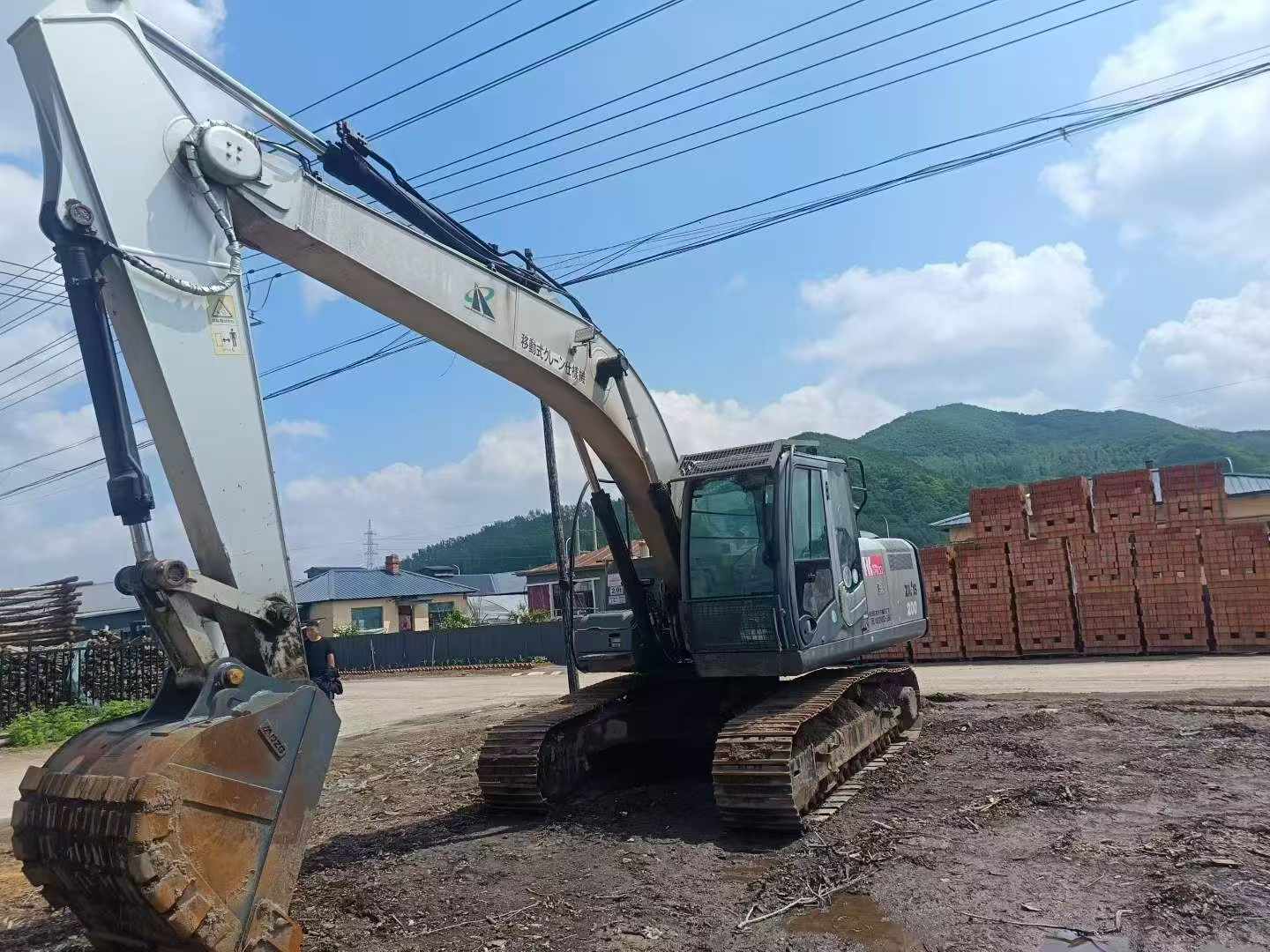 Купить Подержанный Экскаватор Hitachi EX200 / 3