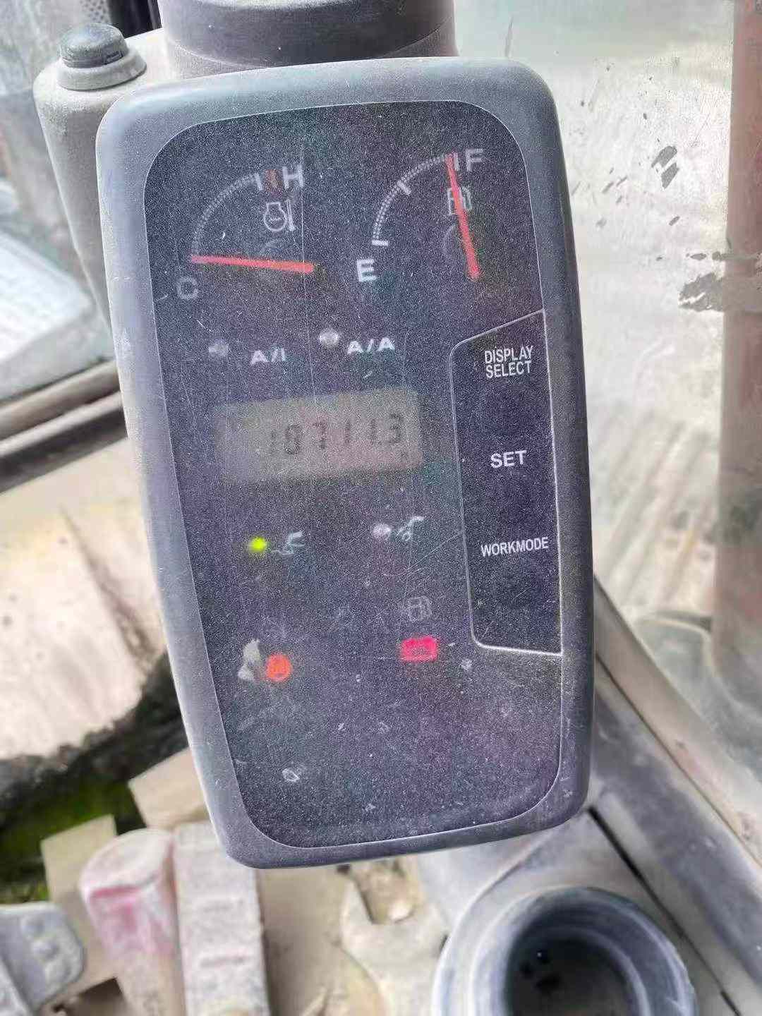 شراء حفارة Hitachi EX120-6 مستعملة / 8