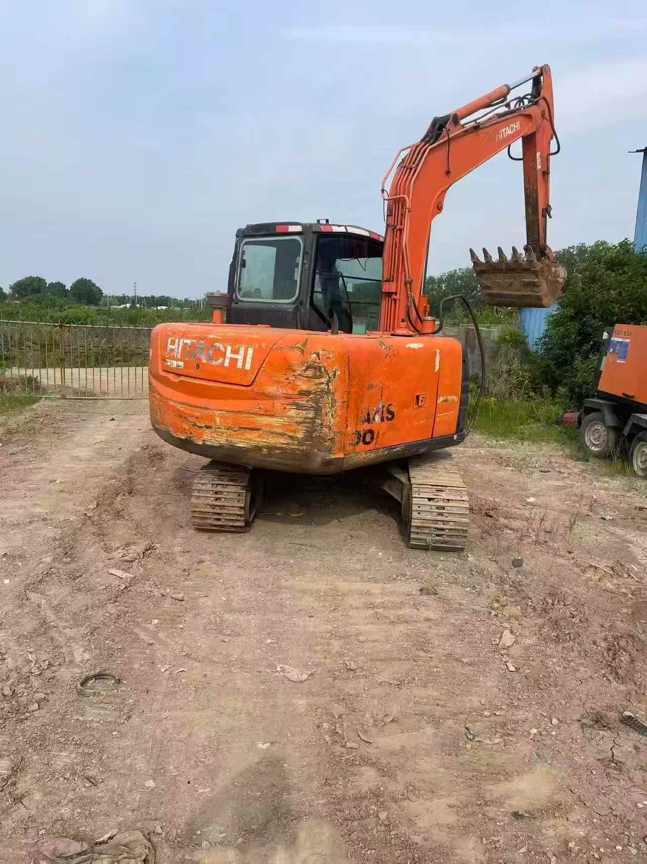 شراء حفارة Hitachi ZX60 مستعملة / 6