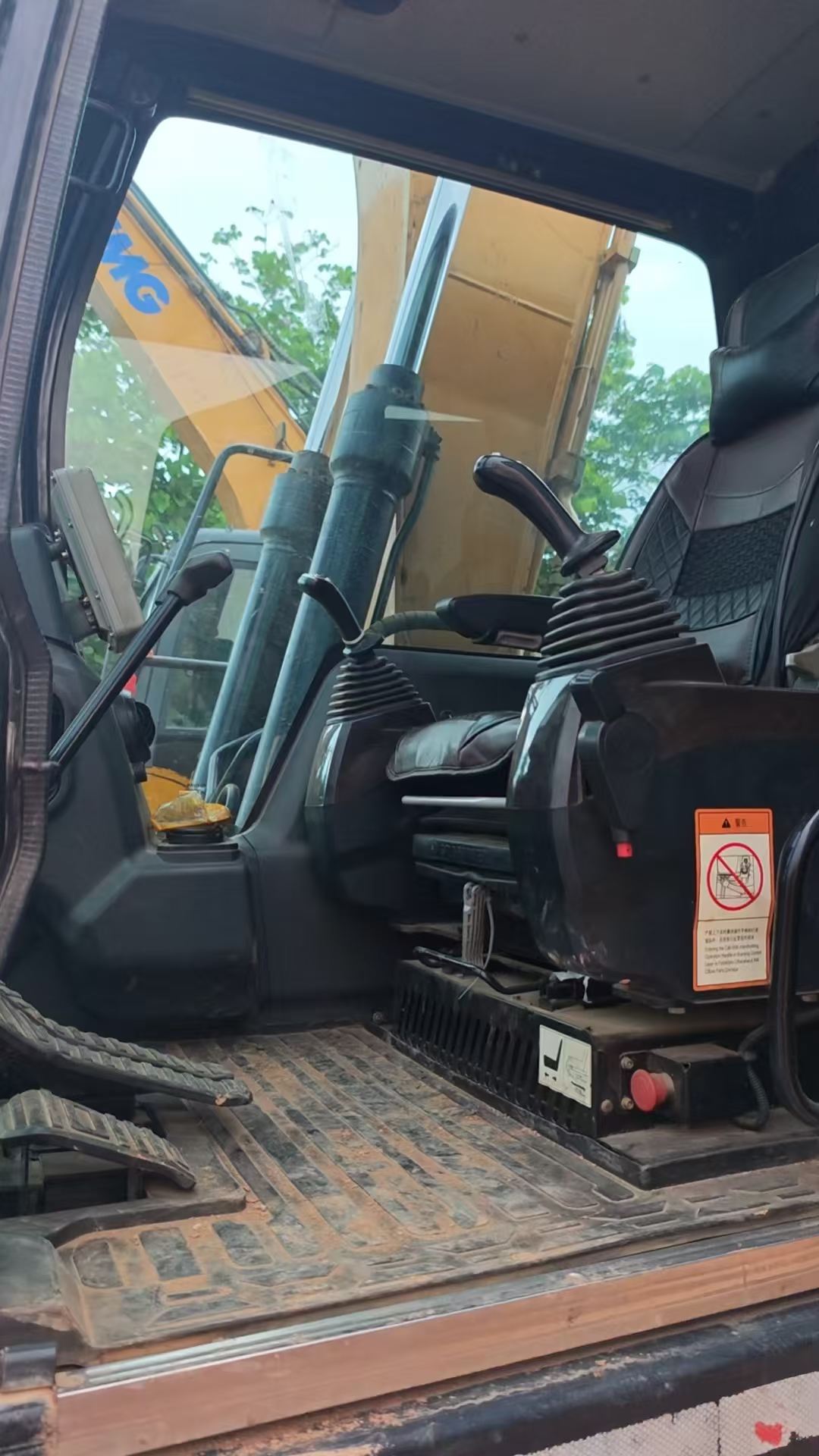 Buy Sany SY135 Used Excavator / 3 Buy Sany SY135 Used Excavator / 3