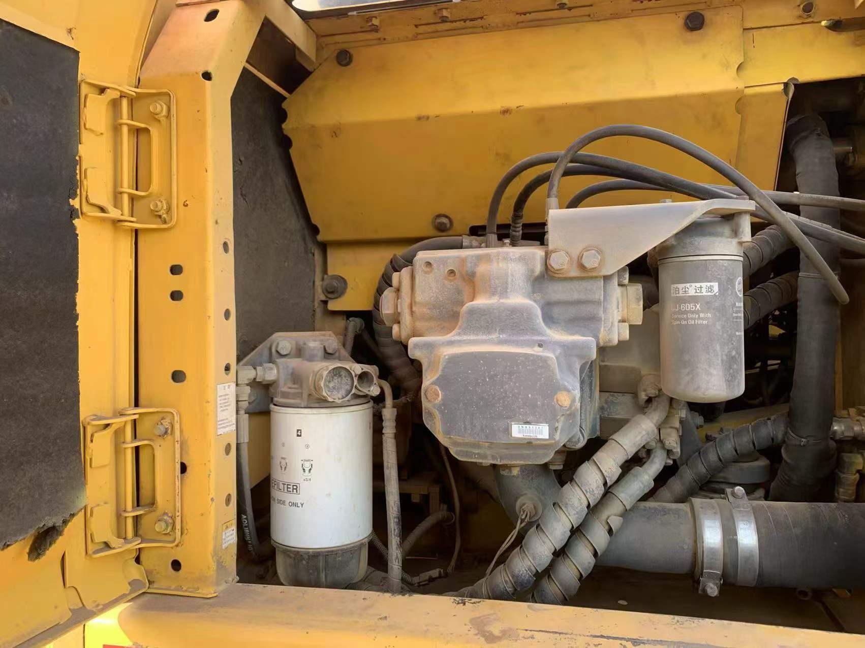 Buy Komatsu PC220 Used Excavator / 4 Buy Komatsu PC220 Used Excavator / 4