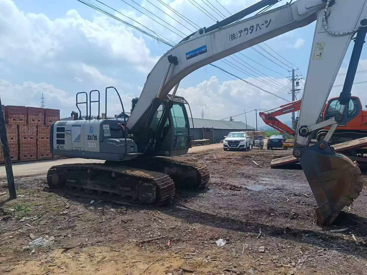 Купить Подержанный Экскаватор Hitachi EX200 / 2