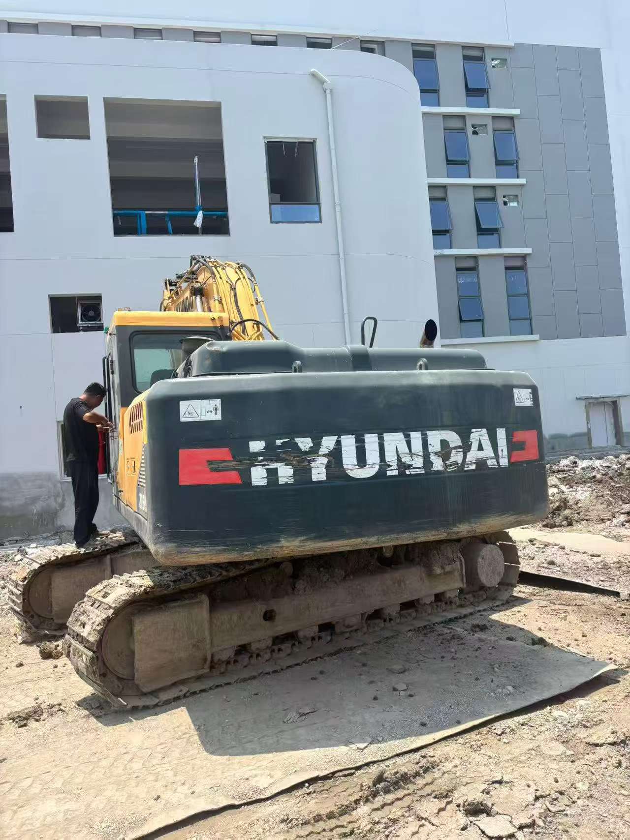 Buy Hyundai R215-7 Used Excavator / 3