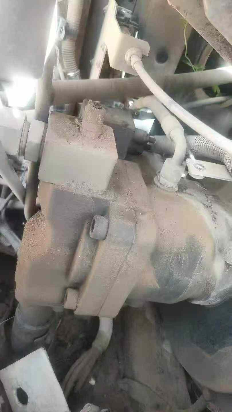 شراء حفارة Volvo EC75D مستعملة / 5
