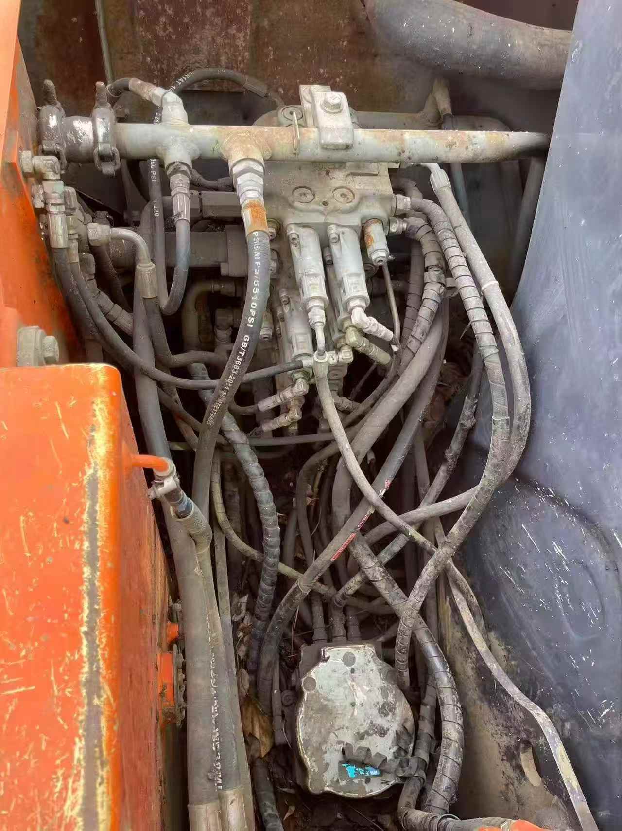 شراء حفارة Hitachi ZX60 مستعملة / 3