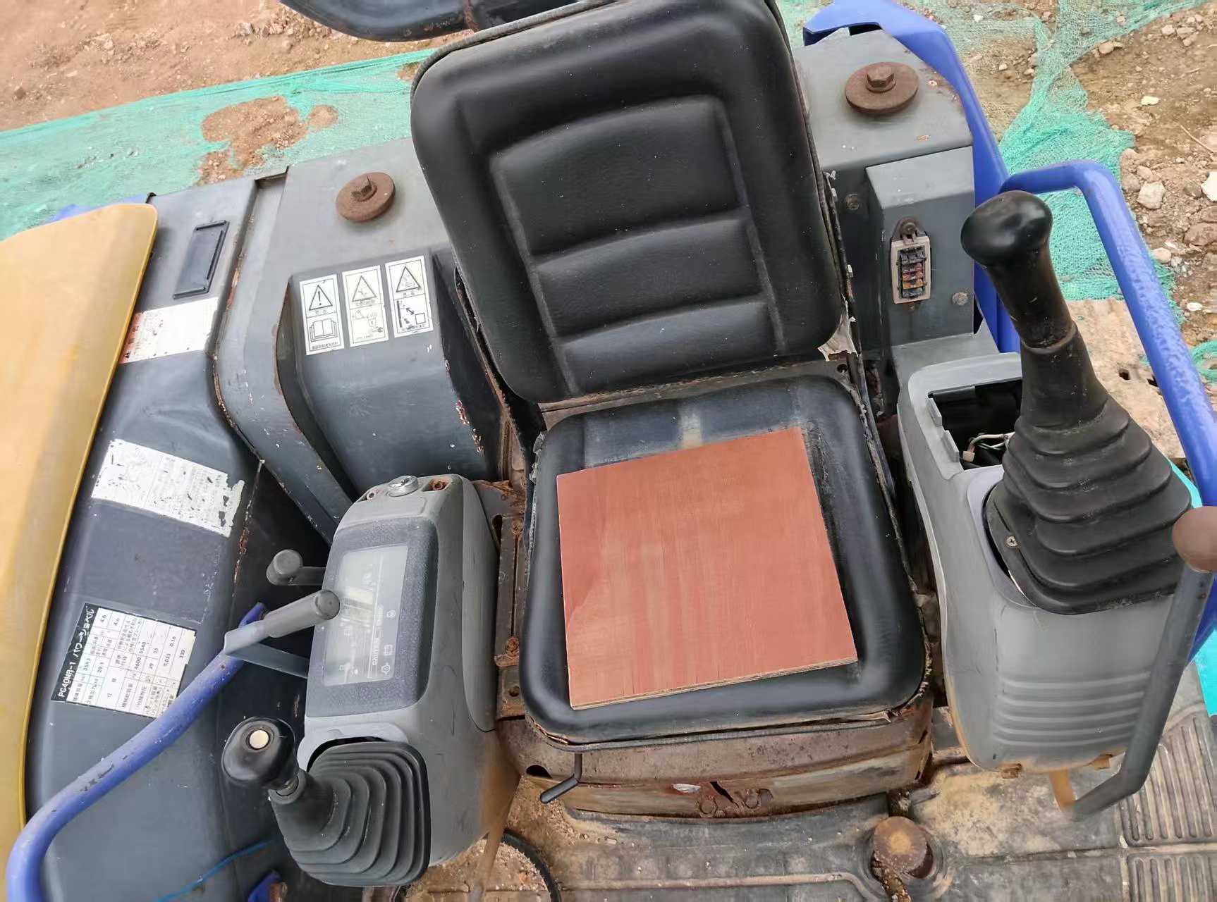 Buy Komatsu PC40-2 Used Excavator / 3 Buy Komatsu PC40-2 Used Excavator / 3