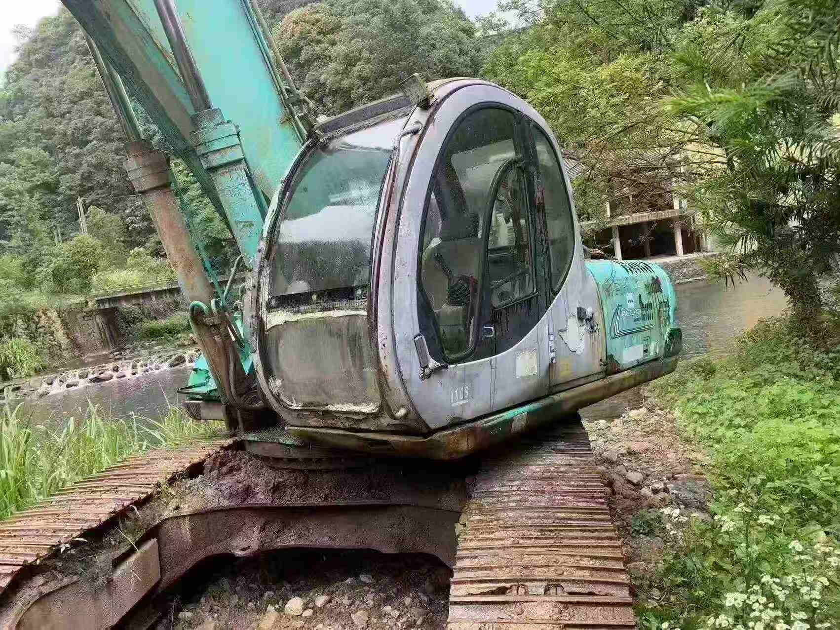 Buy Kobelco SK230 Used Excavator / 4
