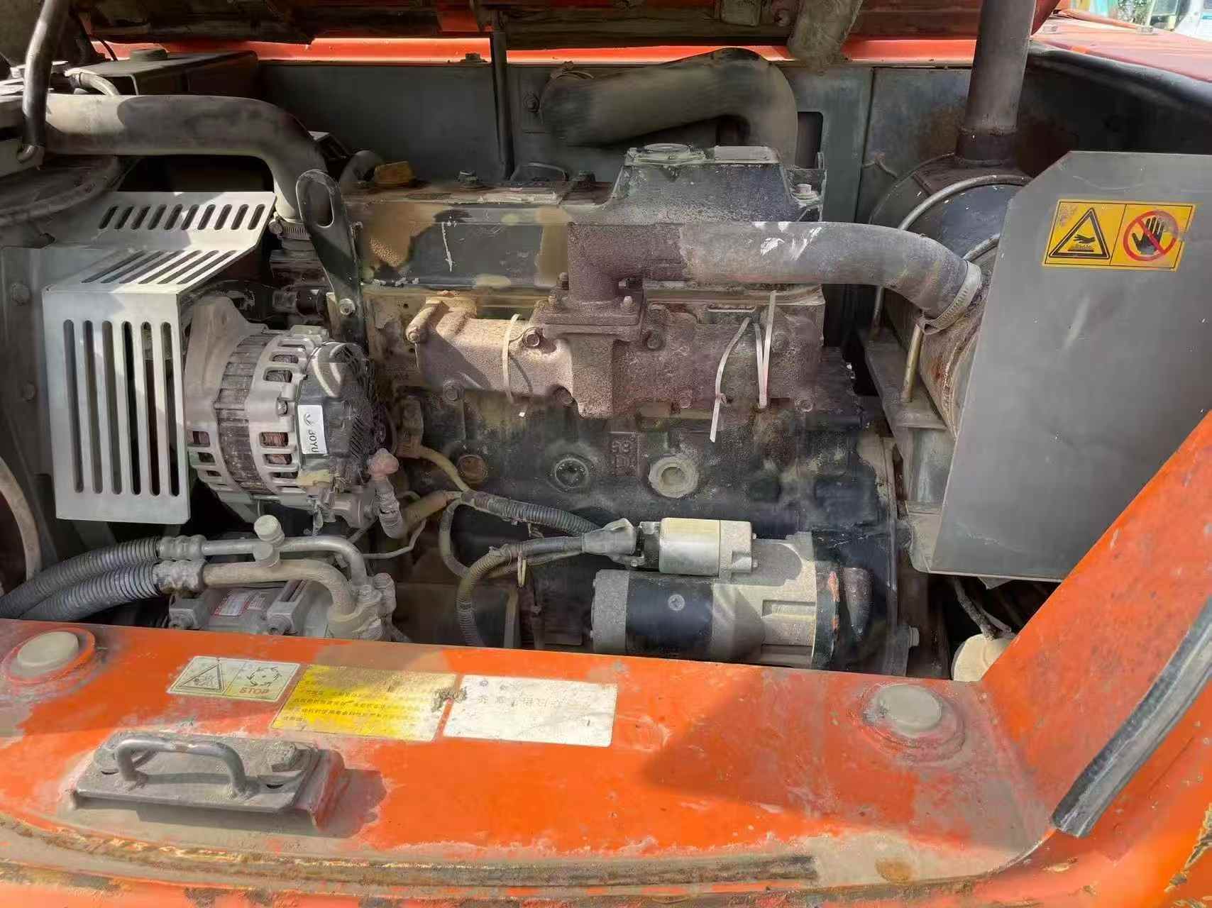 شراء حفارة Hitachi ZX60 مستعملة / 8