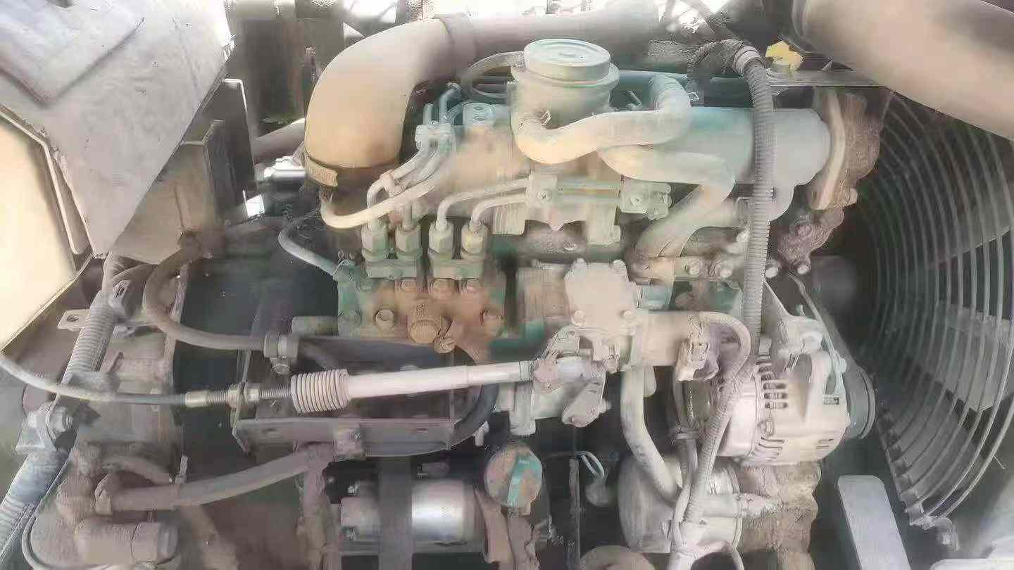 شراء حفارة Volvo EC75D مستعملة / 4