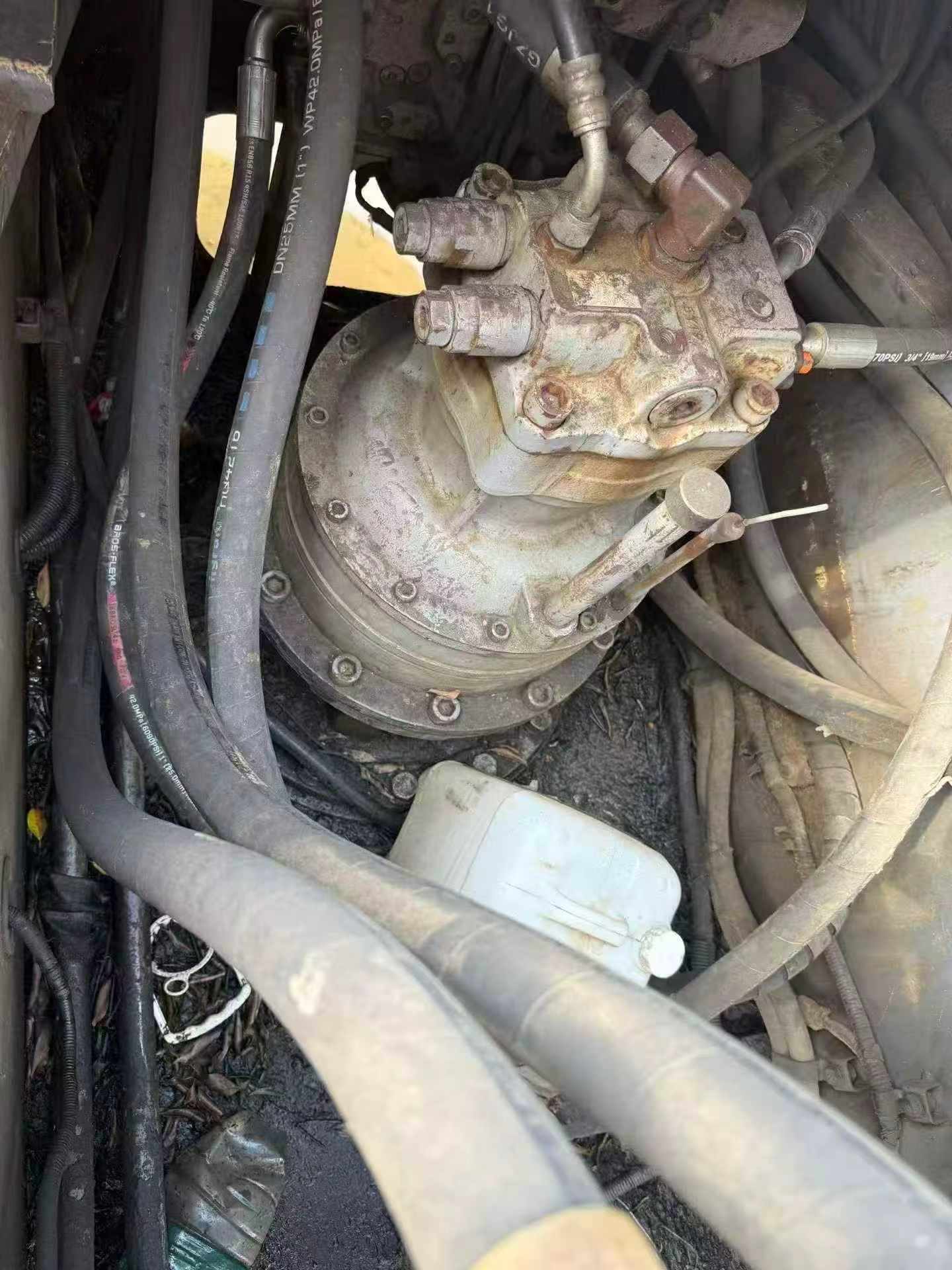شراء حفارة Hitachi ZX330-3 مستعملة / 4