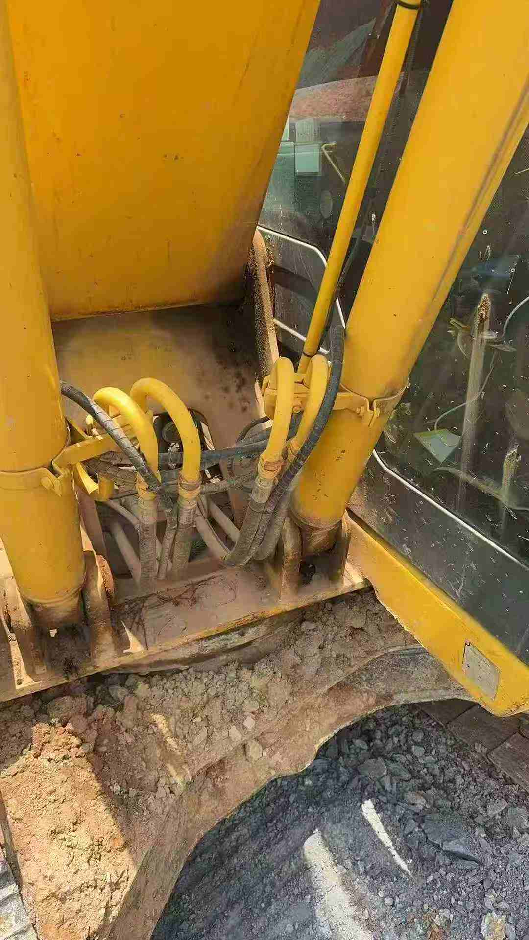 شراء حفارة Sumitomo SH200-5 مستعملة / 4