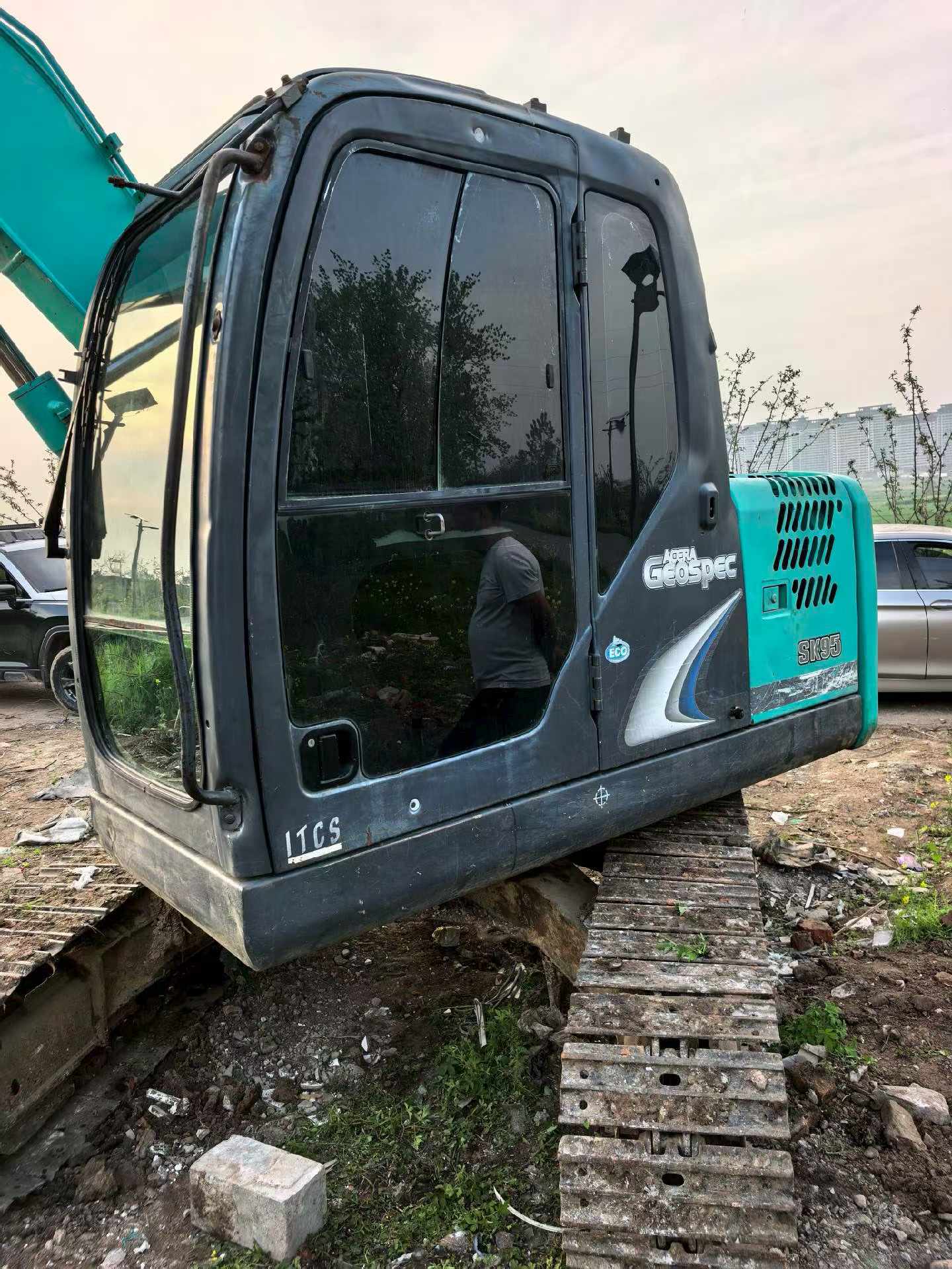 شراء حفارة Kobelco SK75 مستعملة / 2