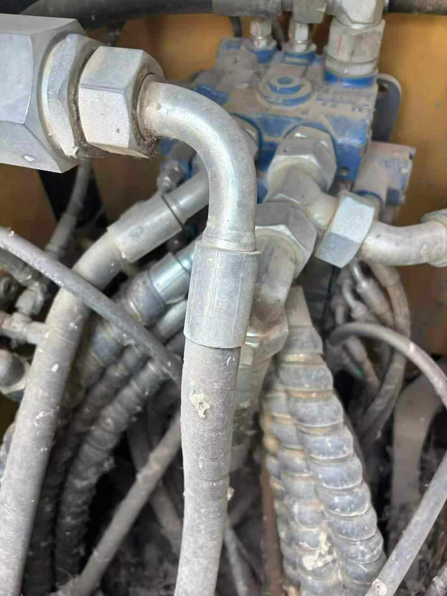 شراء حفارة XCMG XE75C مستعملة / 9