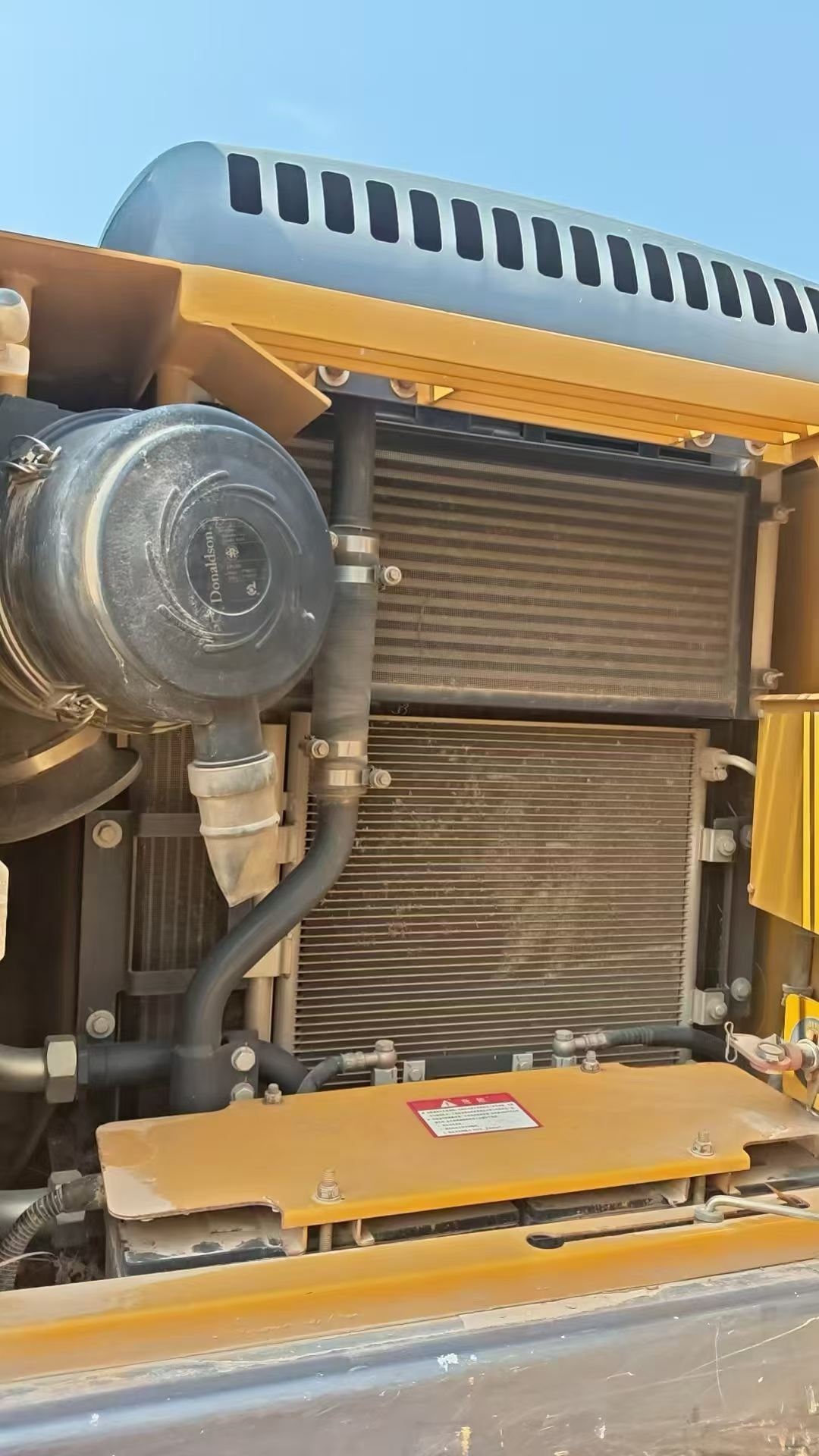 شراء حفارة XCMG XE135B مستعملة / 4