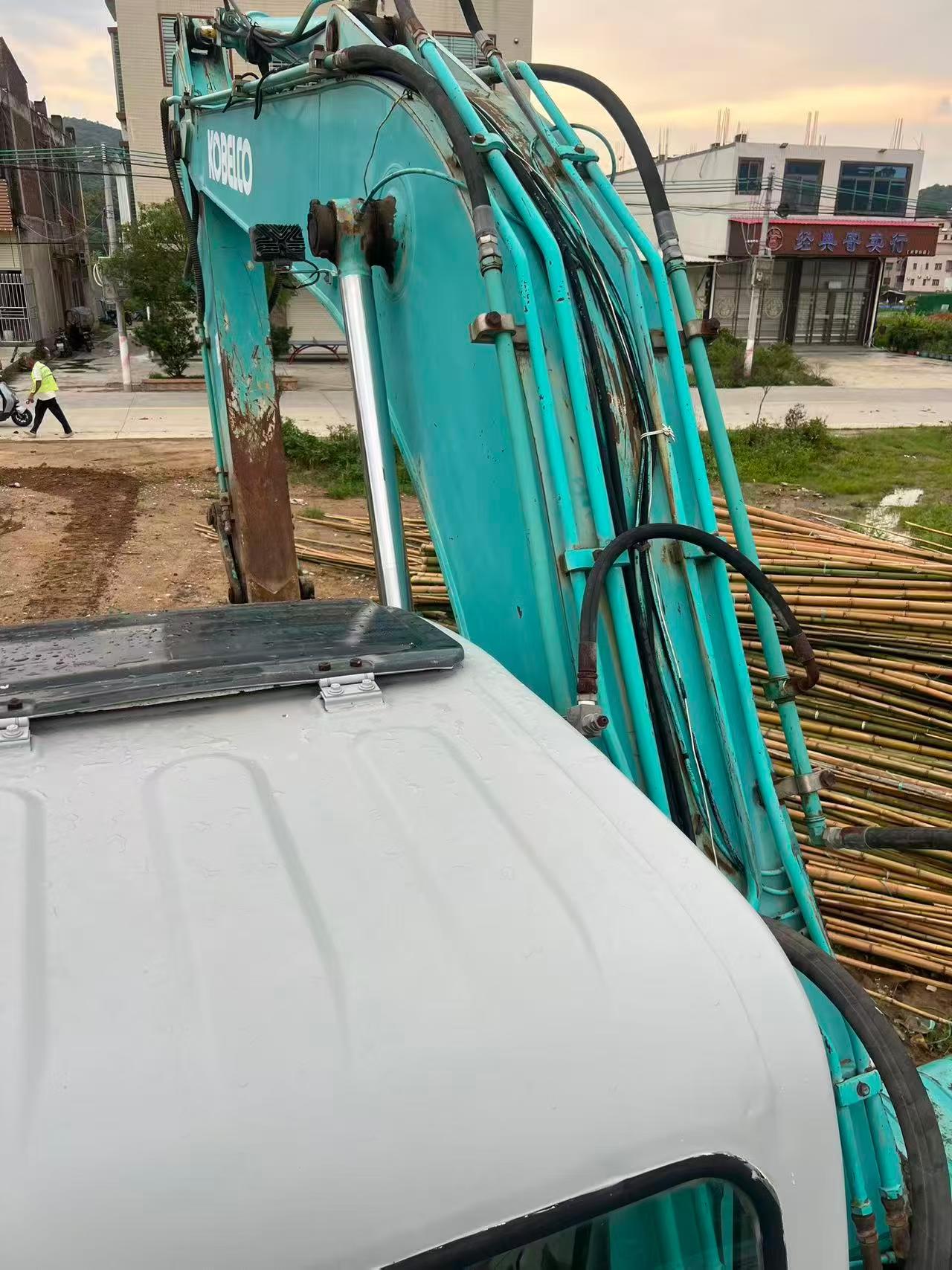 Купить Подержанный Экскаватор Kobelco SK200 / 9 Купить Подержанный Экскаватор Kobelco SK200 / 9